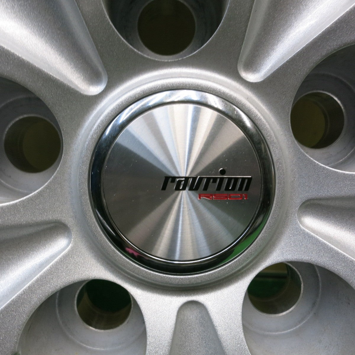 バリ溝！24年！キレイ！9.5分以上★40系 アルファード 等 225/65R17 スタッドレス ダンロップ ウインターマックス 03 ravrion RS01 ラブリオン 17インチ PCD120/5H★5100910HAス