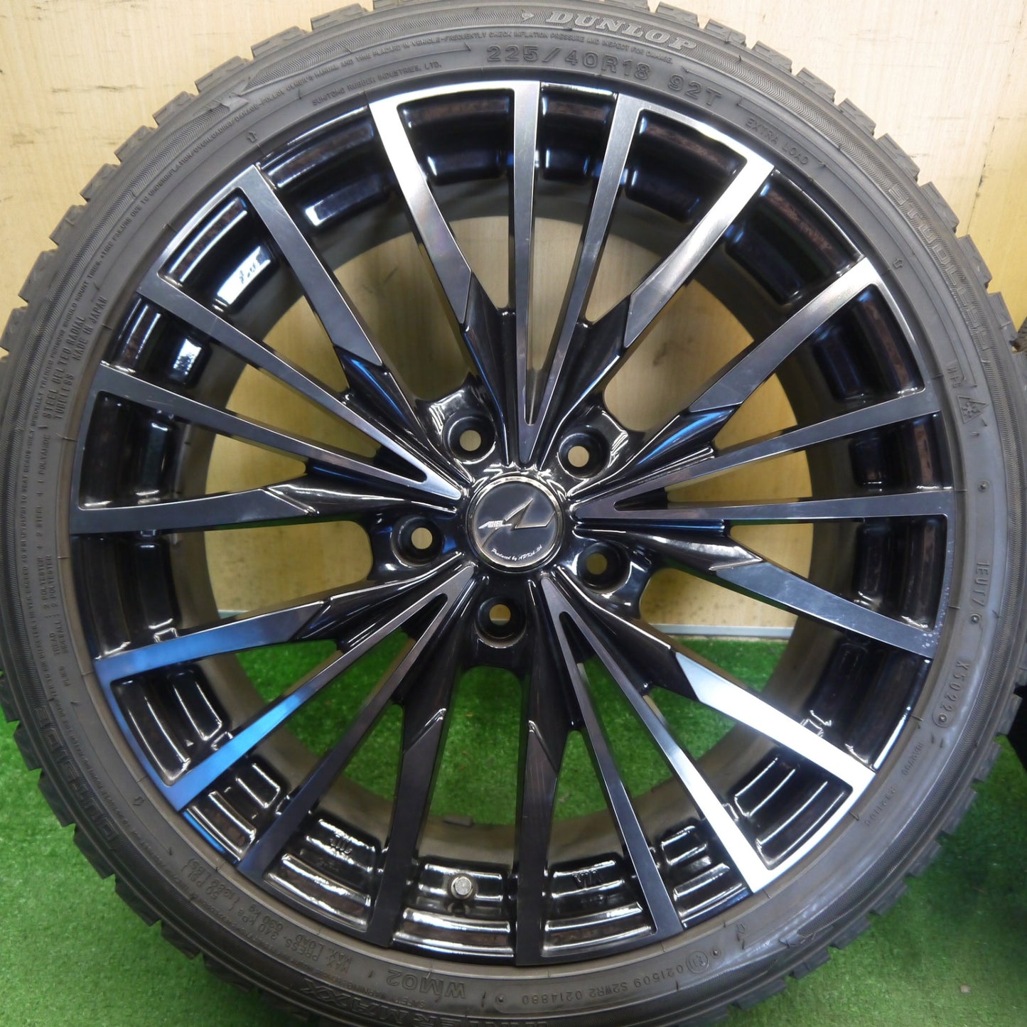 バリ溝！22年！キレイ！9.5分◎スタッドレス 225/40R18 ダンロップ ウインターマックス WM02 AXEL アクセル 18インチ PCD114.3/5H◎6061603Hス