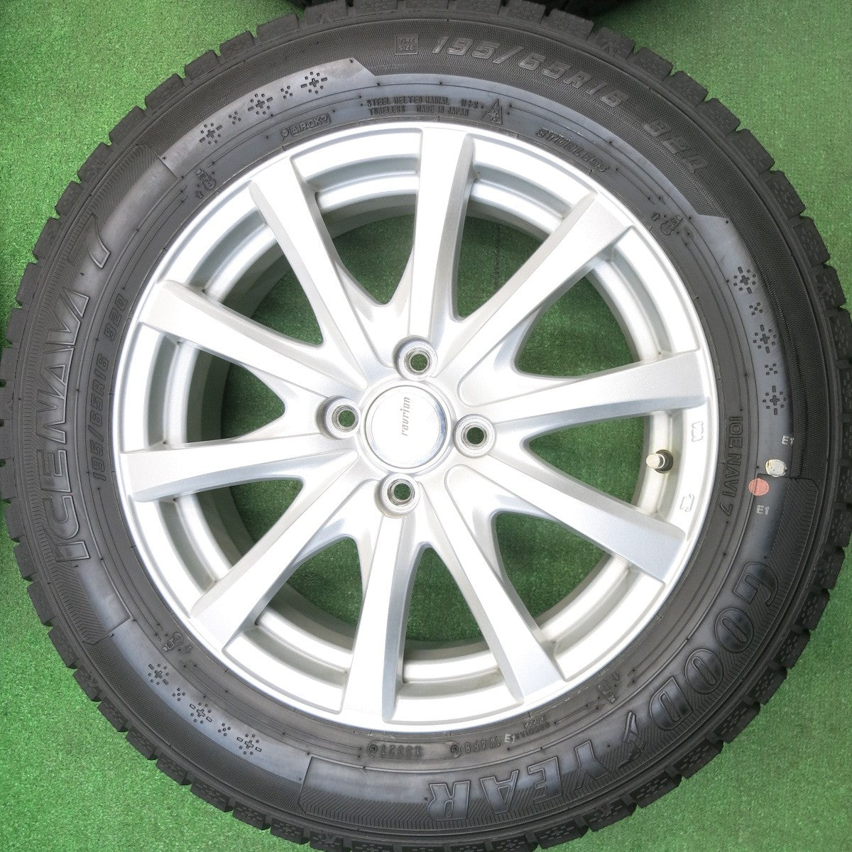 バリ溝！21年！キレイ！9.5分★スタッドレス 195/65R16 グッドイヤー アイスナビ7 ravrion RS01 ラブリオン 16インチ PCD100/4H★5121316HAス