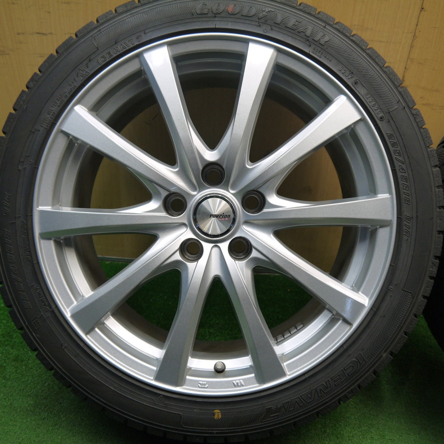 [送料無料] バリ溝！キレイ！9.5分★スタッドレス 225/45R18 グッドイヤー アイスナビ7 ravrion RS01 ラブリオン 18インチ PCD114.3/5H★5031808Hス