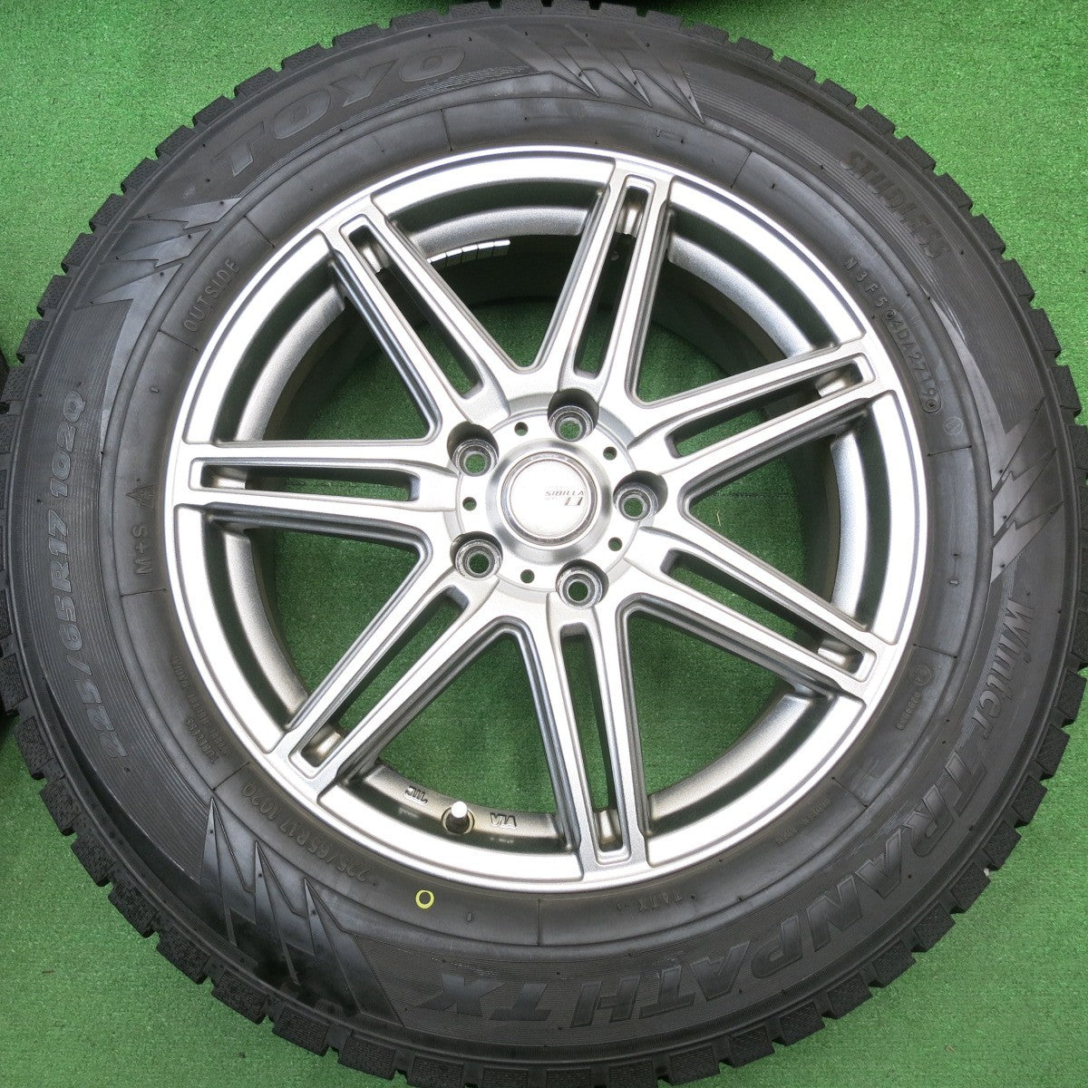 バリ溝！キレイ！9.5分★スタッドレス 225/65R17 トーヨー ウインター トランパス TX SIBILLA NEXT Z7 シビラ 17インチ PCD114.3/5H★5122012HAス