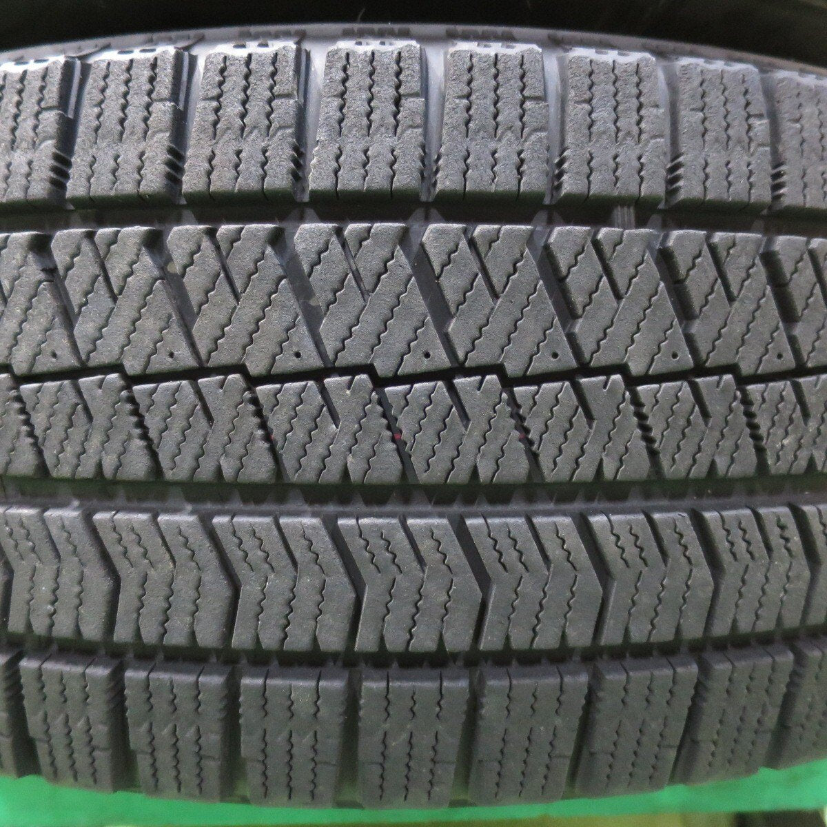 バリ溝！キレイ！8.5分★スタッドレス 215/65R16 ブリヂストン ブリザック VRX2 TOPRUN トップラン 16インチ PCD114.3/5H★4112206イス