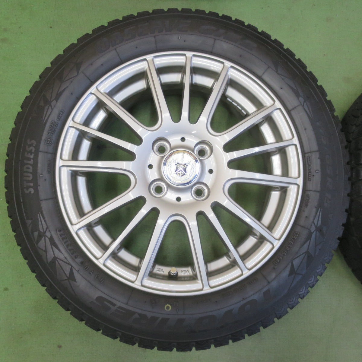 バリ溝！22年！キレイ！8.5分★スタッドレス 175/65R15 トーヨー オブザーブ GIZ2 GMach 15インチ PCD100/4H★6042007イス