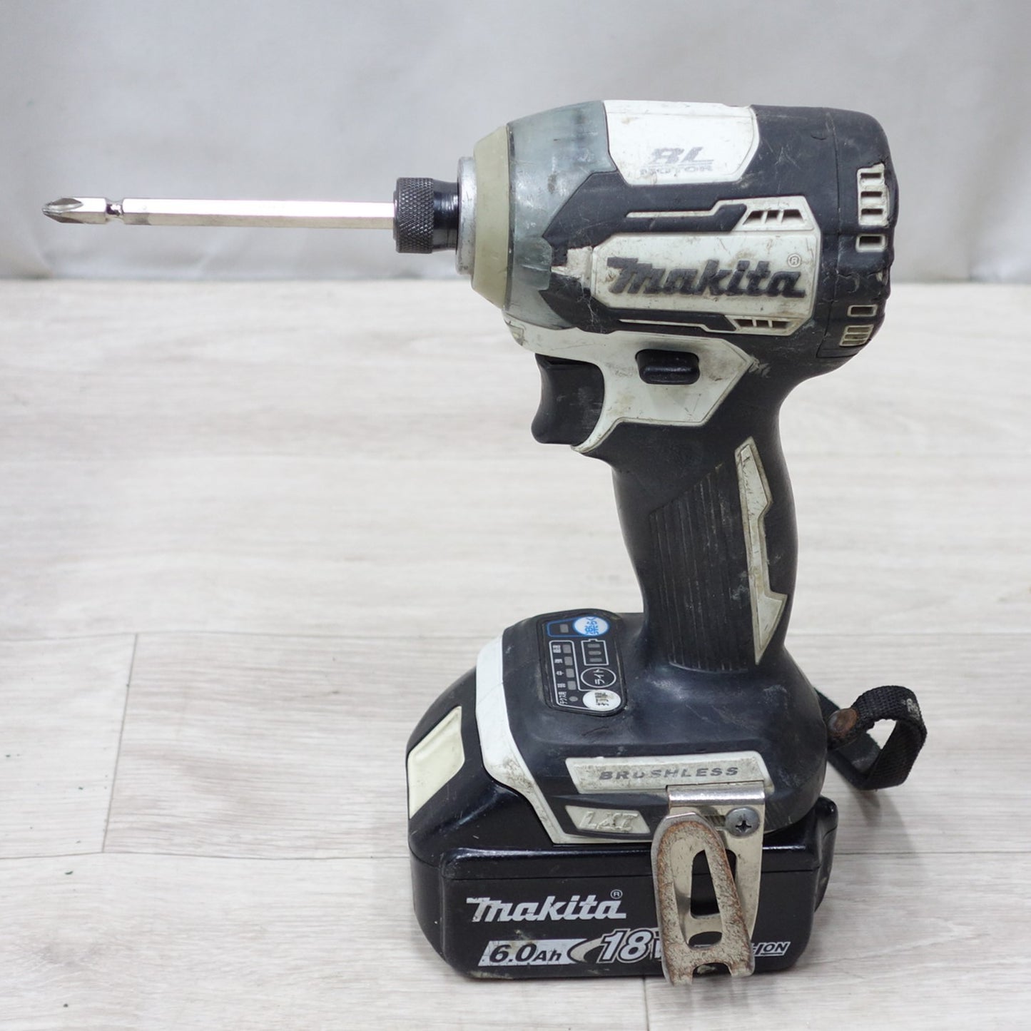 [送料無料] ◆マキタ 充電式 インパクト ドライバー 18V TD170D 充電器 バッテリー ケース付き 電動 工具◆