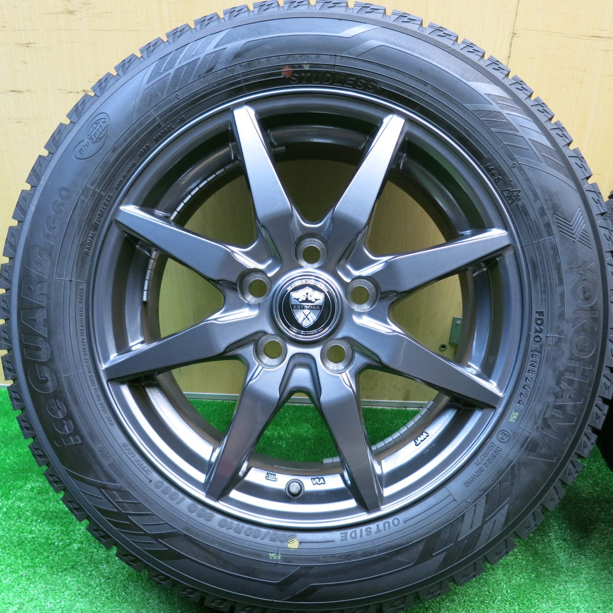 ほぼ未使用！24年！キレイ★スタッドレス 205/60R16 ヨコハマ アイスガード iG60 ESTROSA EST-8S エステローザ 16インチ PCD114.3/5H★5102311HAス