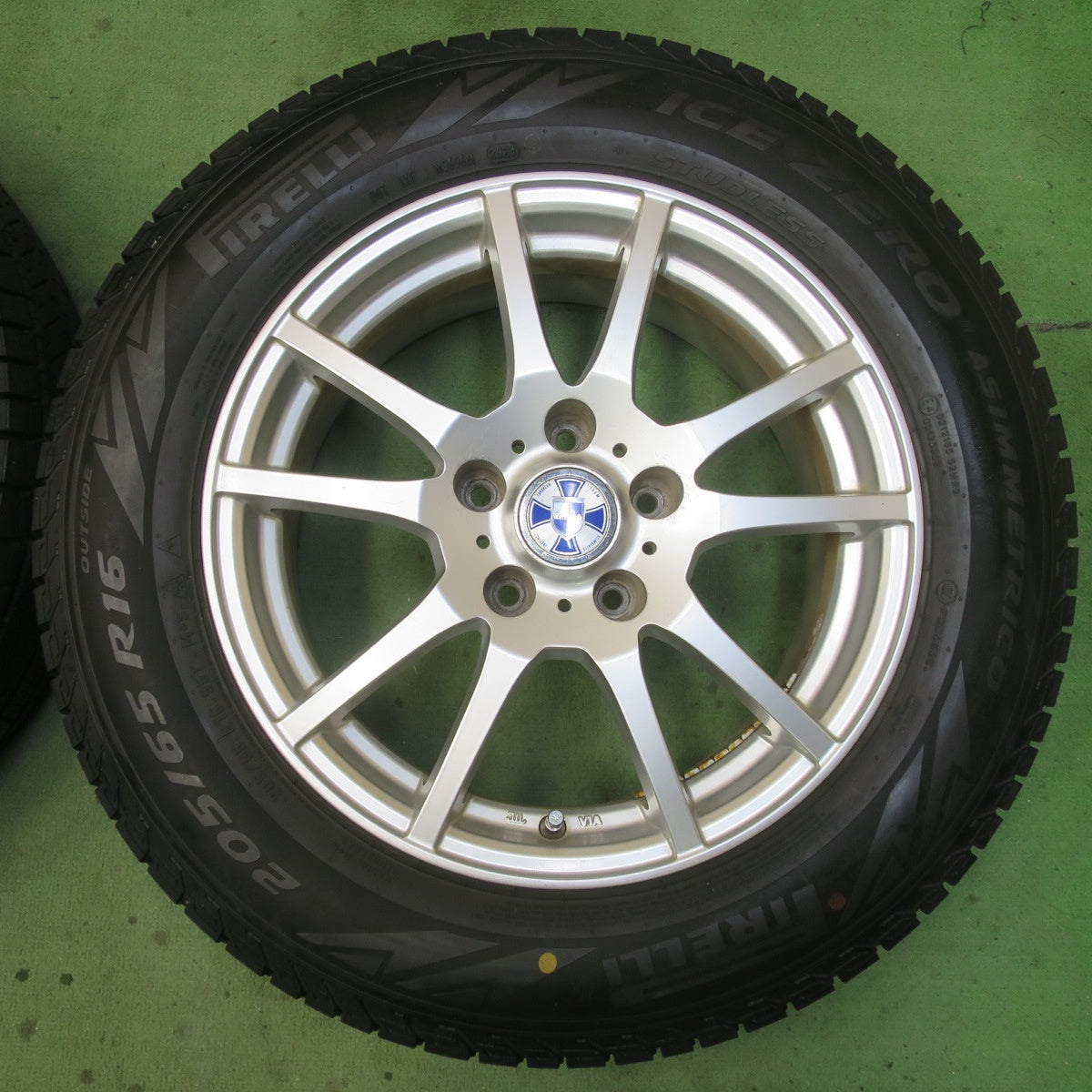 バリ溝！24年！ほぼ10分★スタッドレス 205/65R16 ピレリ アイスゼロ アシンメトリコ GMach 社外 アルミ 16インチ PCD114.3/5H★6020605イス