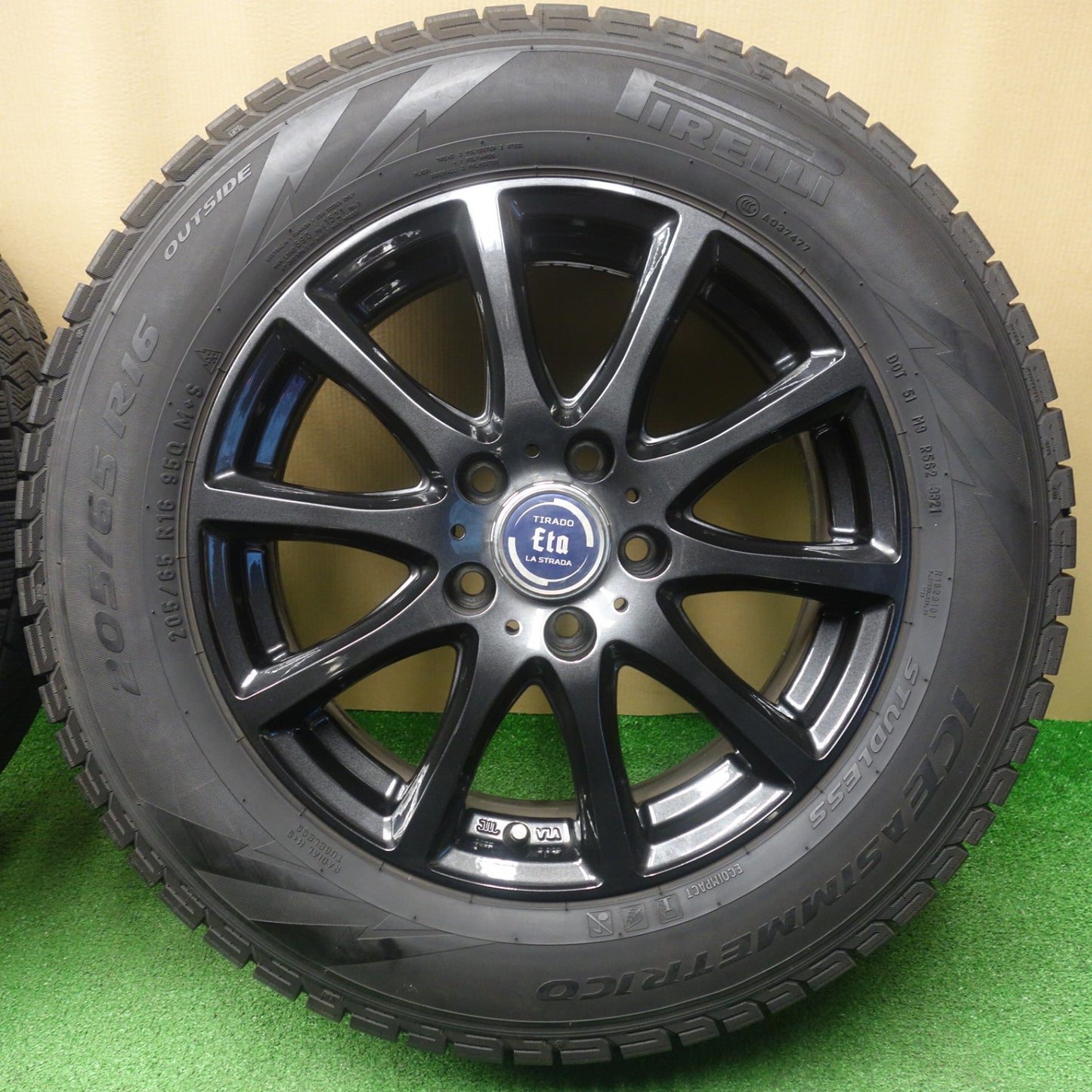 バリ溝！キレイ！8.5分★スタッドレス 205/65R16 ピレリ アイスアシンメトリコ TIRADO Eta LA STRADA ティラード ラストラーダ 16インチ PCD114.3/5H★6032201KTス