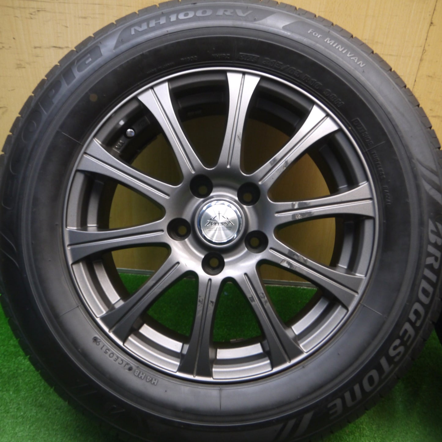 [送料無料] バリ溝！8.5分★215/65R16 ブリヂストン エコピア NH100RV ZELERNA ゼラーナ 16インチ PCD114.3/5H★5012405Hノ
