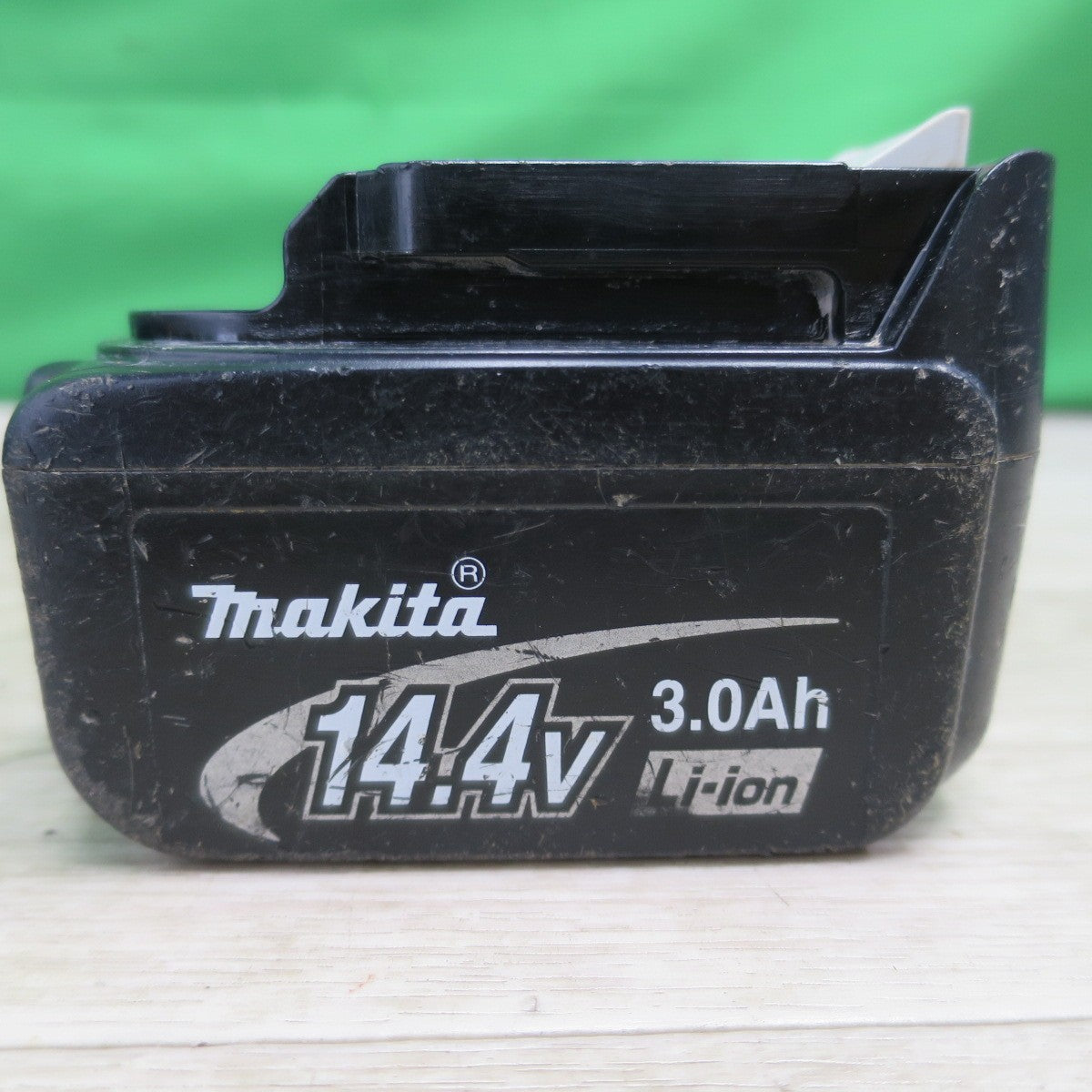 [送料無料] キレイ☆マキタ 充電式 LED ワーク ライト ML801 作業灯 照明 ランプ バッテリー 14.4V 3.0Ah☆