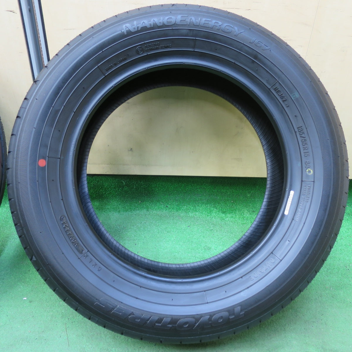 送料無料] 新車外し！24年☆185/65R15 トーヨー ナノエナジー J67