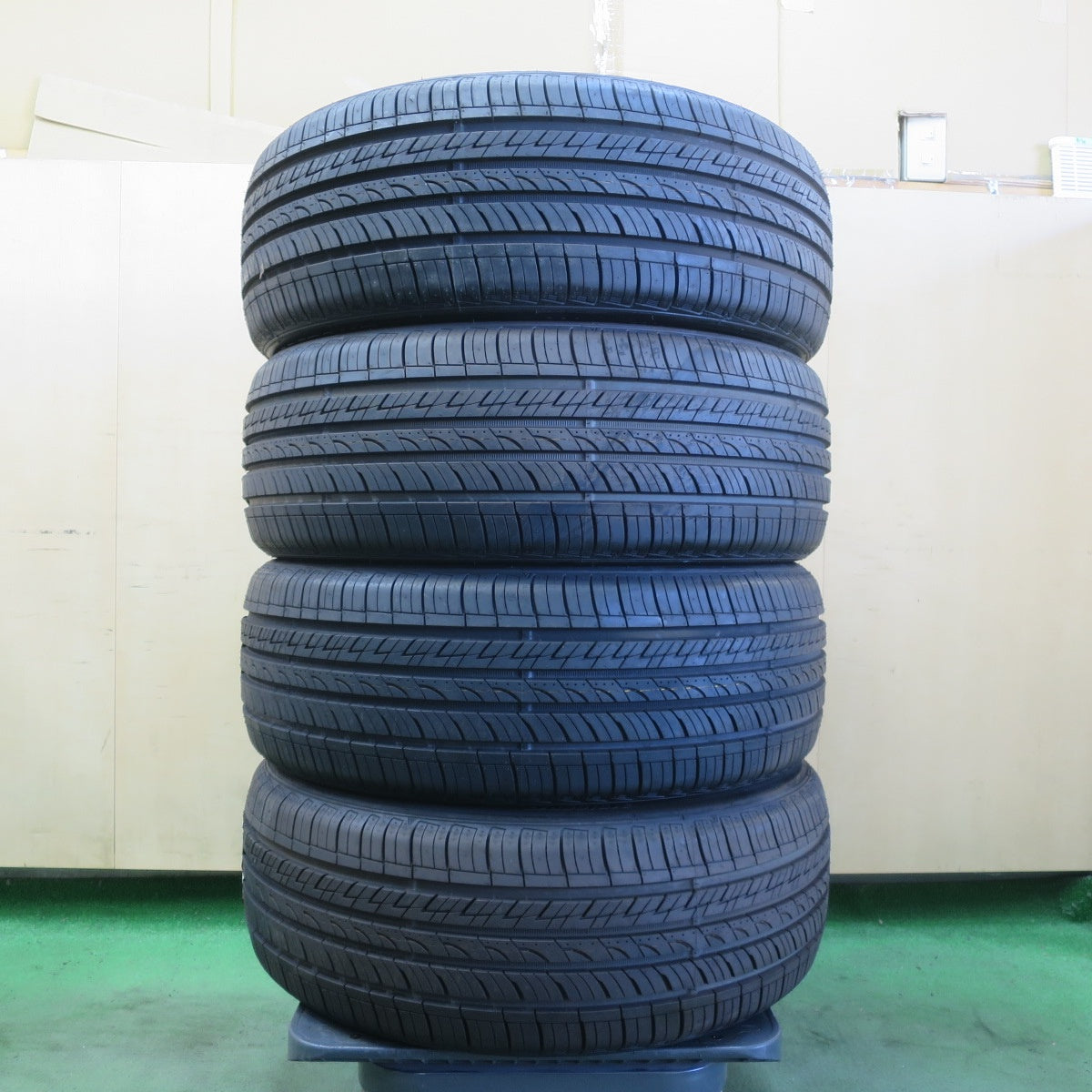 未使用★215/55R17 ロードストーン N5000 プラス ROADSTONE Plus タイヤ 17インチ クラウン オデッセイ 等★6061010イノタ