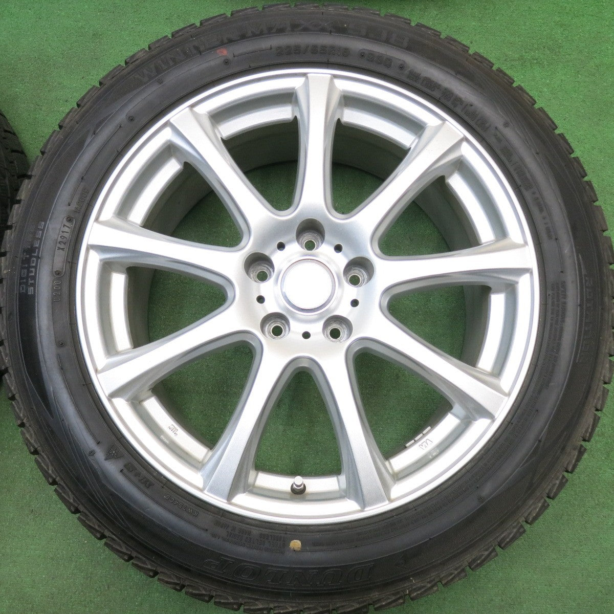 バリ溝！キレイ！9.5分以上★スタッドレス 225/55R18 ダンロップ ウインターマックス SJ8 DUFACT デュファクト 18インチ PCD114.3/5H★6041209HAス