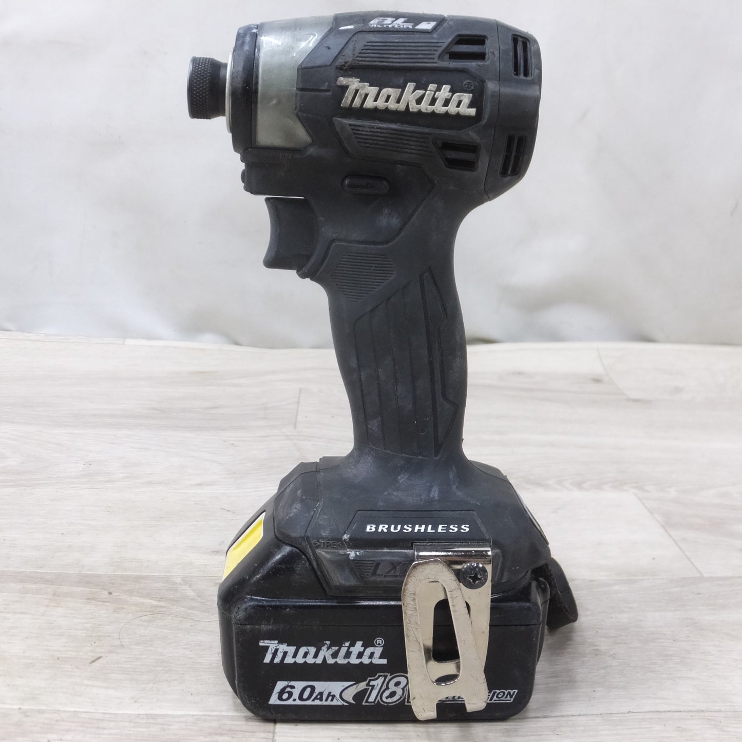 [送料無料] ◆マキタ 充電式 インパクト ドライバ 18V 6.0Ah TD173D 充電器 バッテリー ケース 付き 電動 工具◆