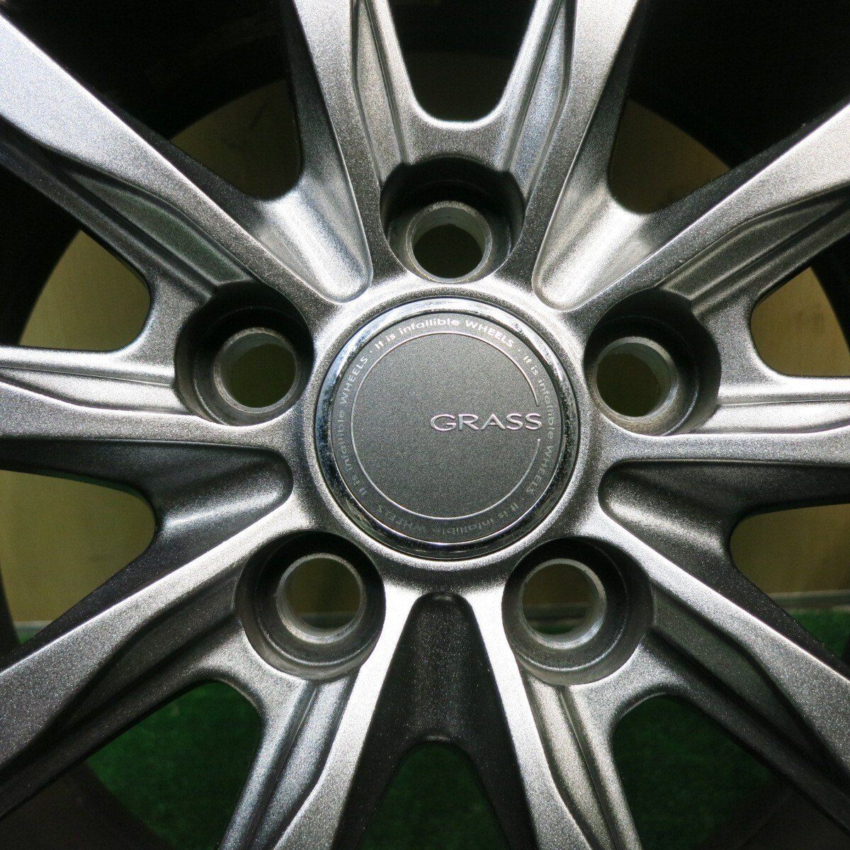 バリ溝！21年！キレイ！8.5分★プリウス 等 195/65R15 スタッドレス ヨコハマ アイスガード iG70 GRASS グラス 15インチ PCD100/5H★5040502TNス