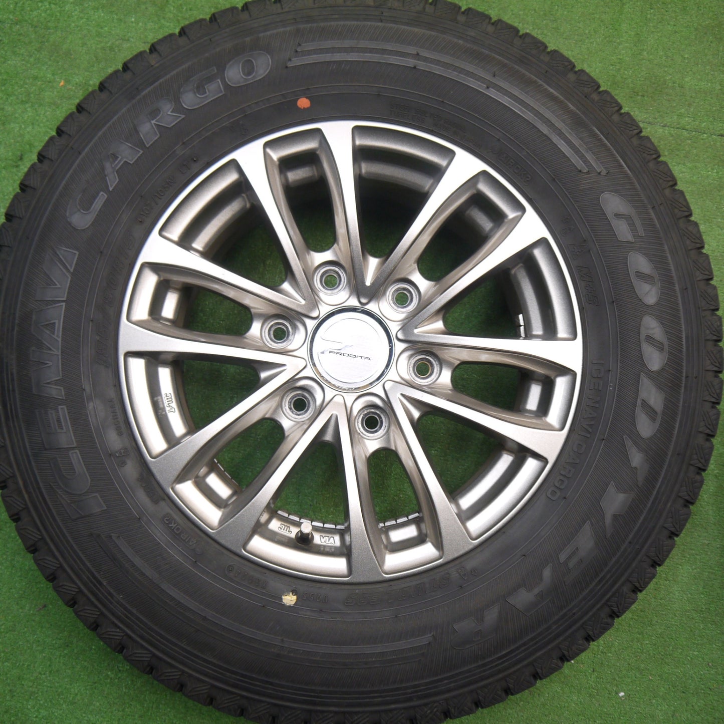 バリ溝！24年！キレイ！9.5分★スタッドレス 195/80R15 107/105N グッドイヤー アイスナビ CARGO PRODITA プロディータ 15インチ PCD139.7/6H★5122401Hス