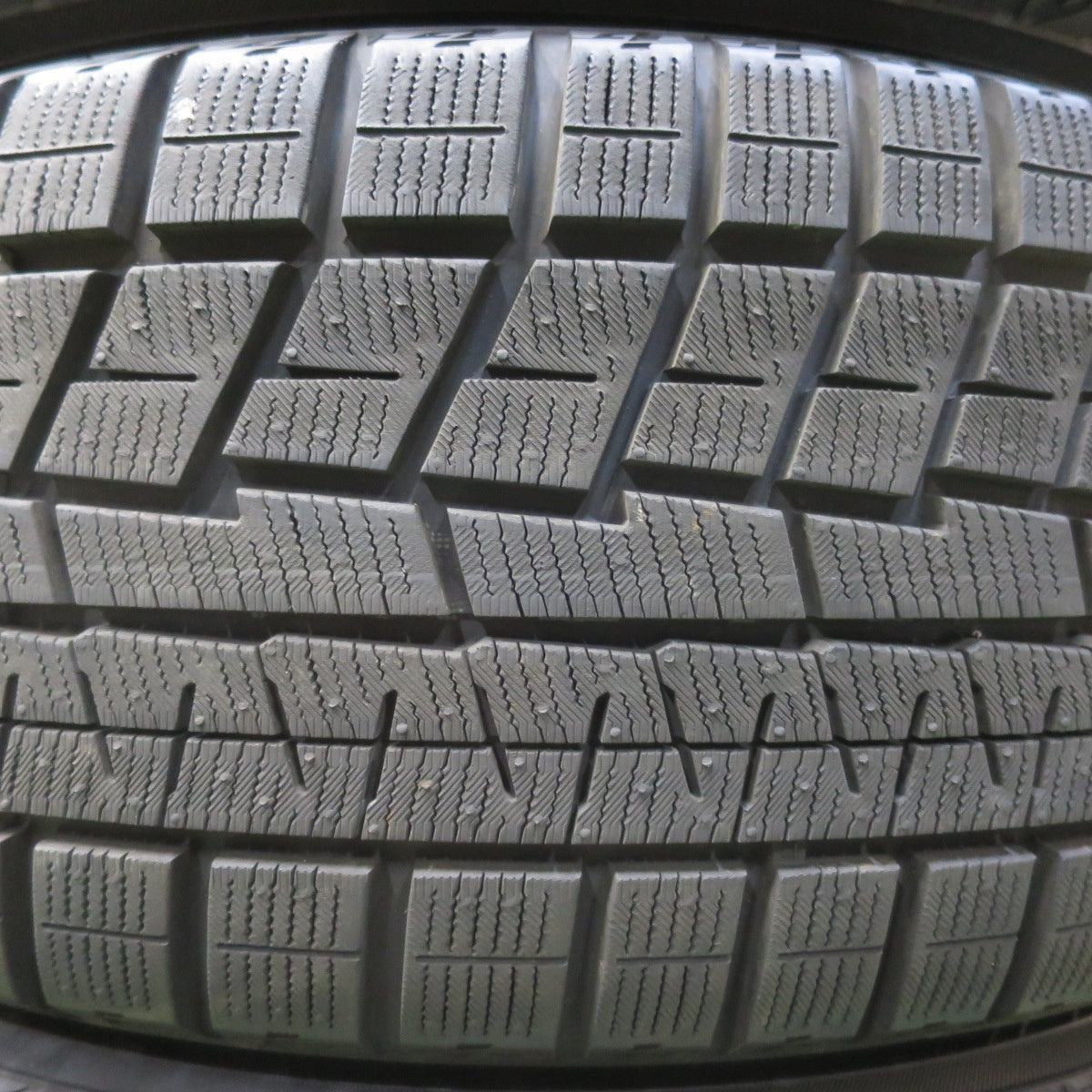 バリ溝！24年！キレイ！ほぼ10分★スタッドレス 225/55R17 ヨコハマ アイスガード iG60 MiLLOUS ミルアス 17インチ PCD114.3/5H★5102704イス