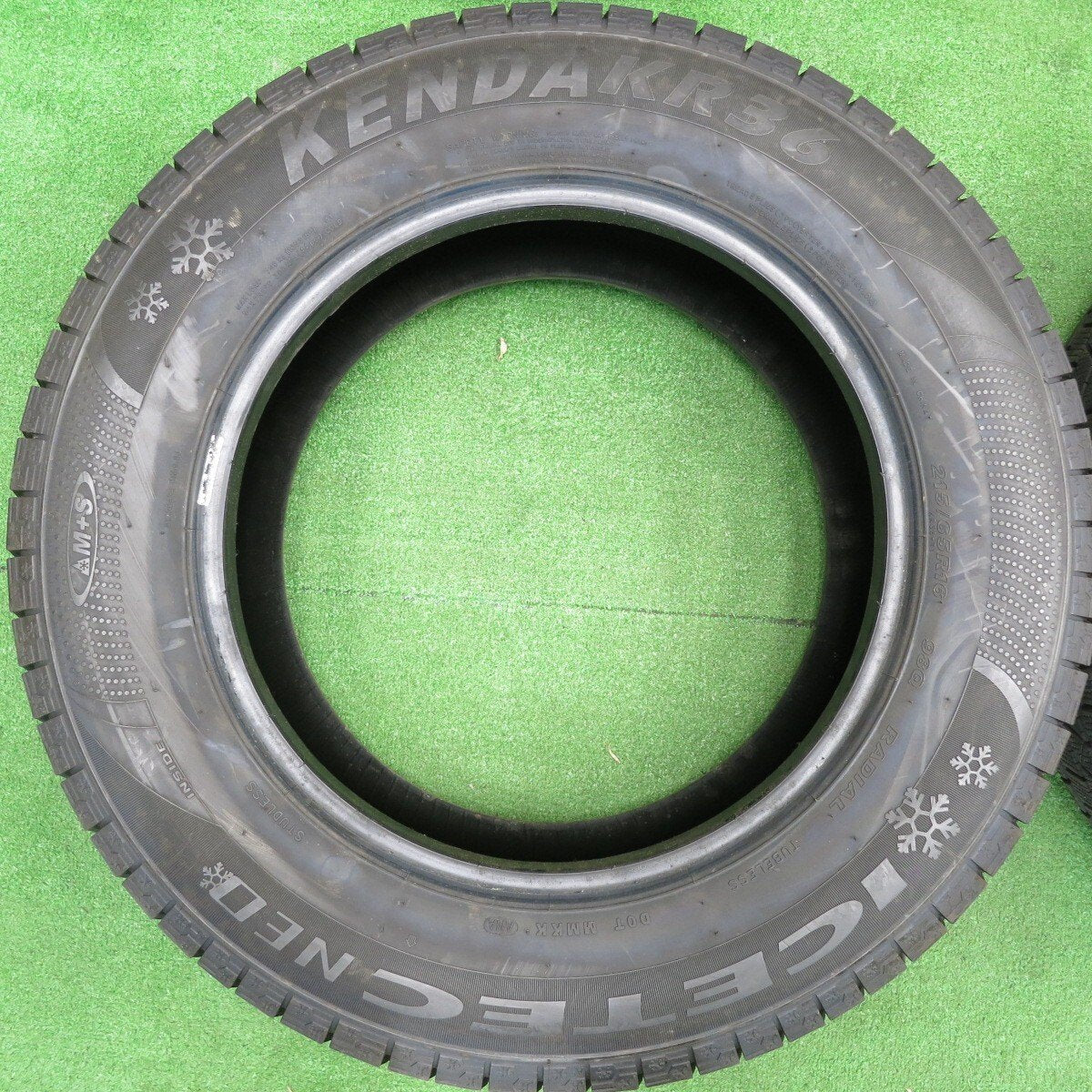 バリ溝！21年！9分★スタッドレス 215/65R16 ケンダ KR36 アイステック ネオ タイヤ 16インチ アルファード ヴェルファイア 等★4121804TNスタ