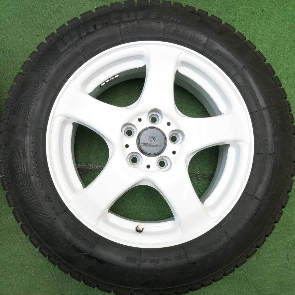 バリ溝！23年！キレイ！9.5分★プリウス 等 195/65R15 スタッドレス ハイフライ Win-turi 216 FINALIST ファイナリスト 15インチ PCD100/5H★5062002HAス