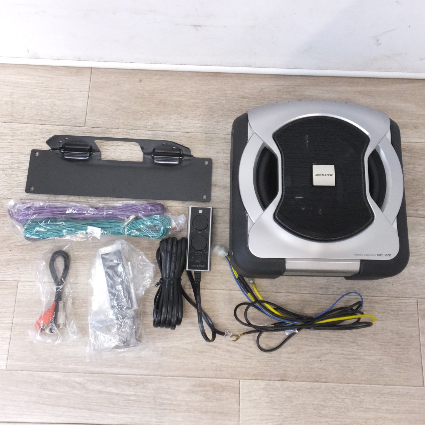 [送料無料] 現状品★アルパイン ALPINE パワード・サブウーファー POWERED SUBWOOFER SWE-1000 12V★