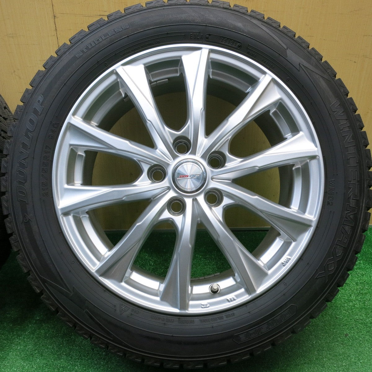 バリ溝！21年！キレイ！9.5分★スタッドレス 215/55R17 ダンロップ ウインターマックス WM02 JOKER ジョーカー 17インチ PCD114.3/5H★5110615HAス
