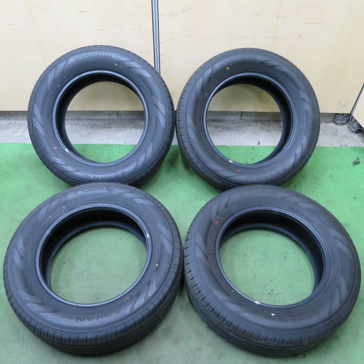 新車外し！25年★225/65R17 ヨコハマ アドバン V03 タイヤ 17インチ 40系 アルファード ヴェルファイア ハリアー RAV4 等★6060502NGノタ