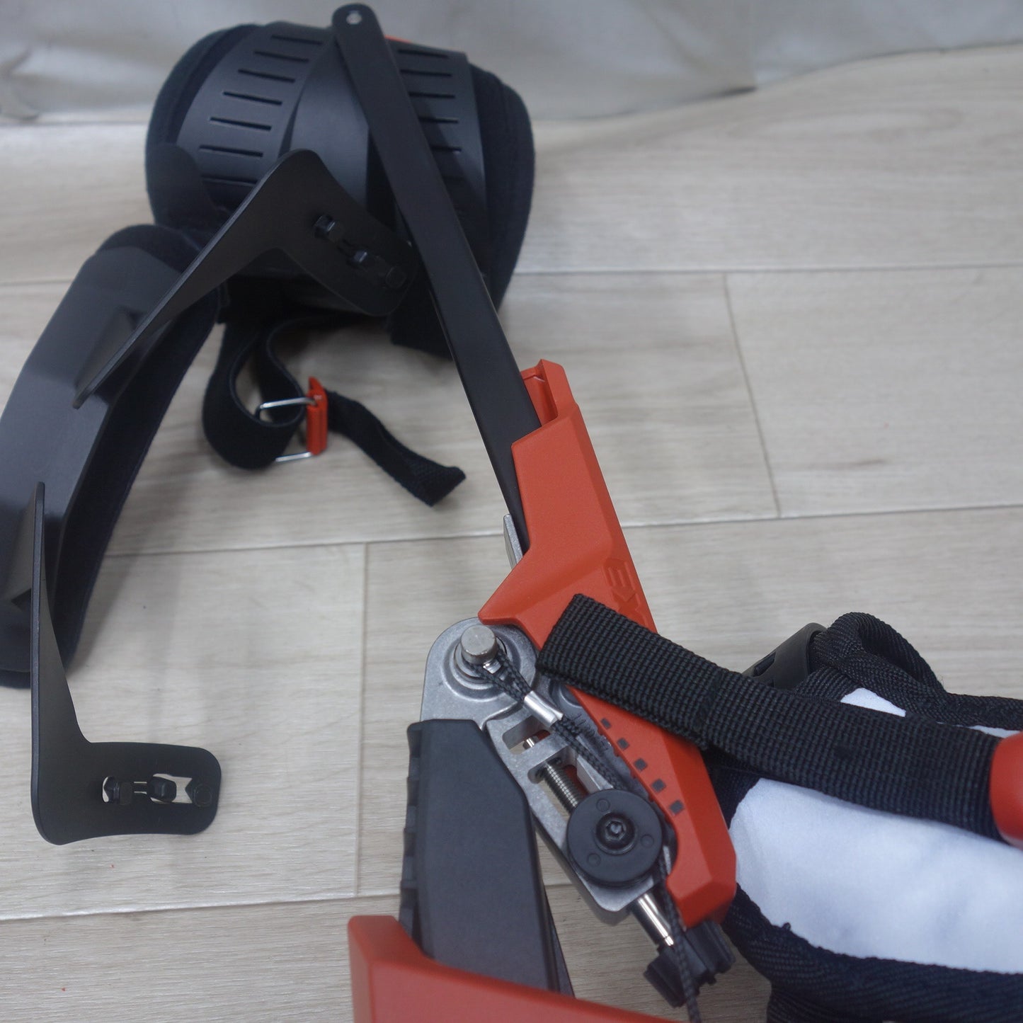 [送料無料] ほぼ未使用◆HILTI ショルダー エクソスケルトン EXO-S 天井 作業用 キャリーバッグ付 #3934464 #2296214 ヒルティ◆