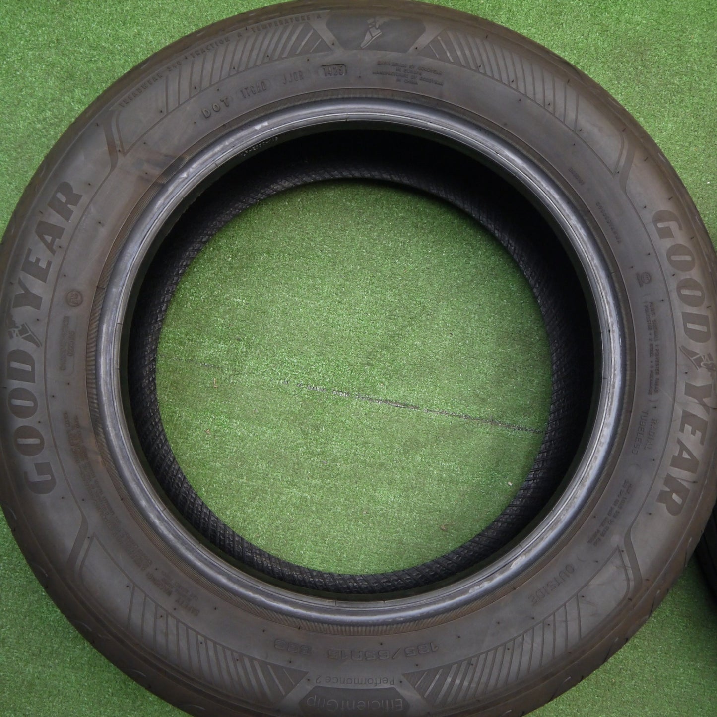 バリ溝！25年！9.5分★185/65R15 グッドイヤー EfficientGrip Performance2 パフォーマンス2 15インチ アクア フリード デミオ 等★5121603Hノタ