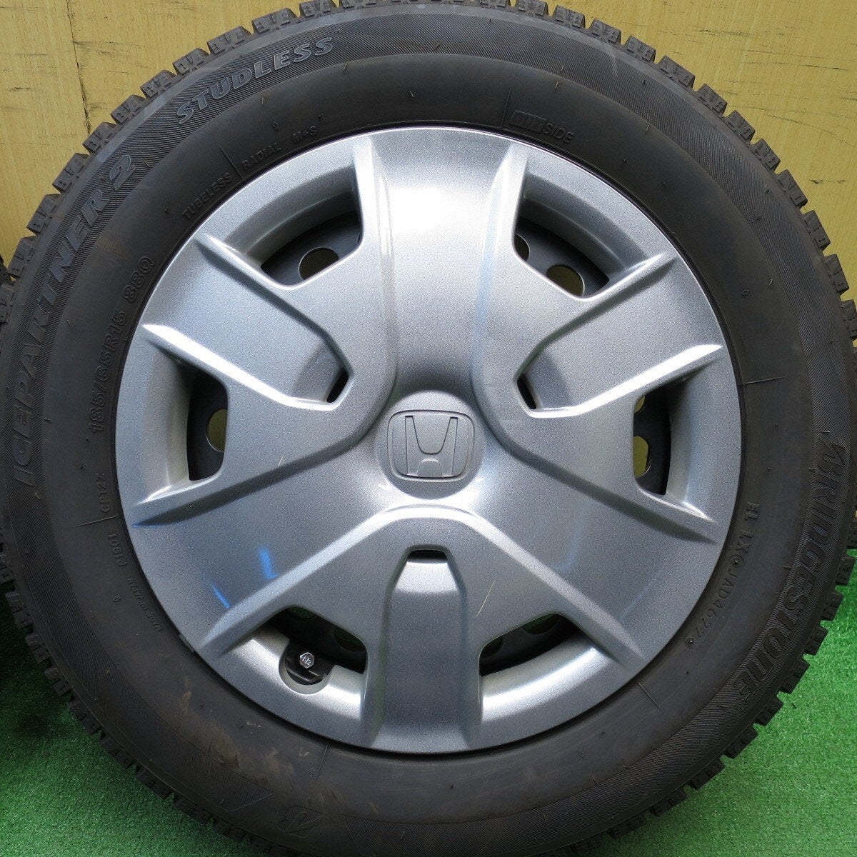 バリ溝！22年！キレイ！9分★ホンダ フィット 純正 スチール 185/65R15 スタッドレス ブリヂストン アイスパートナー2 15インチ PCD100/4H★5030701Hス