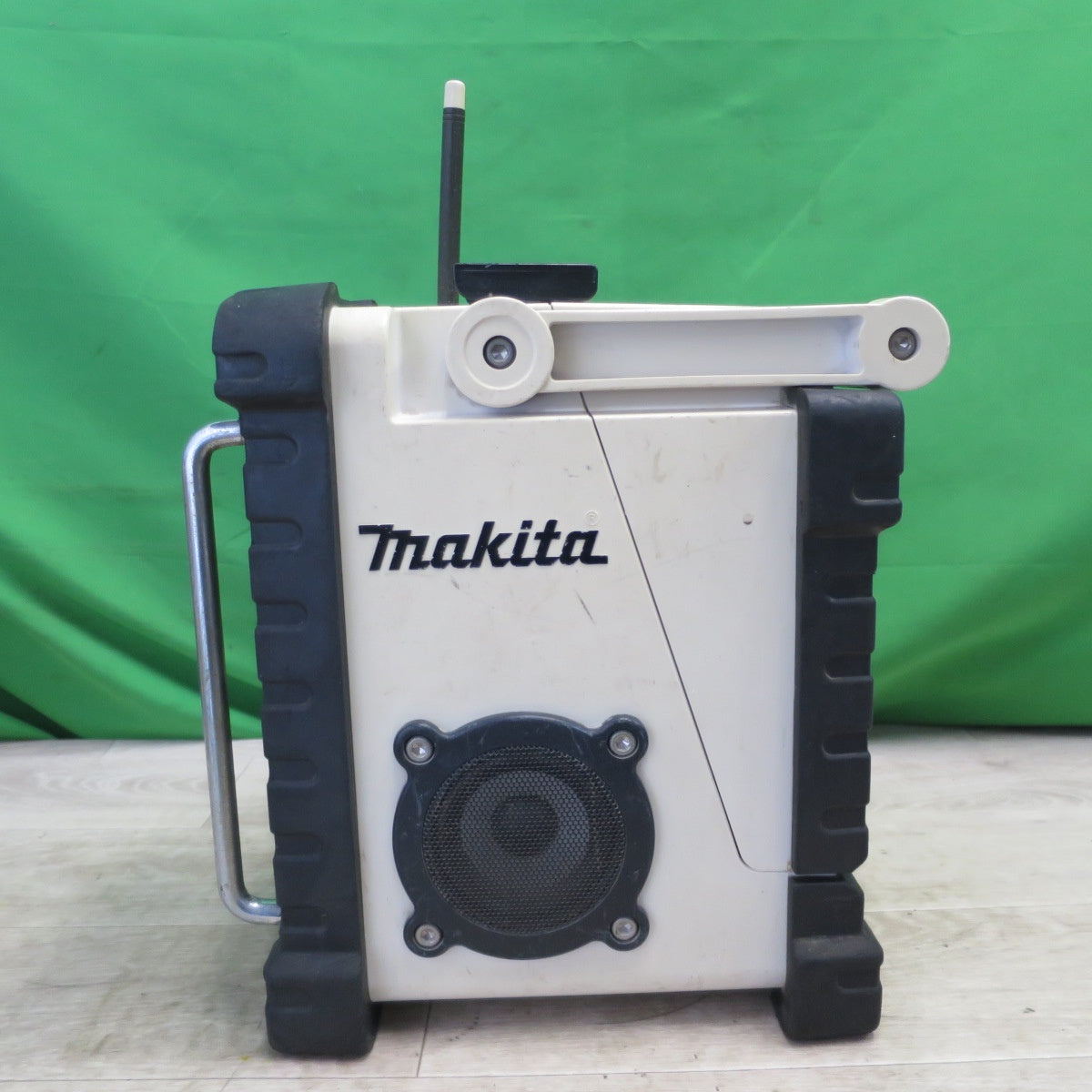 [送料無料] ☆マキタ 充電式 ラジオ MR100 現場 ラジオ 電動 工具☆