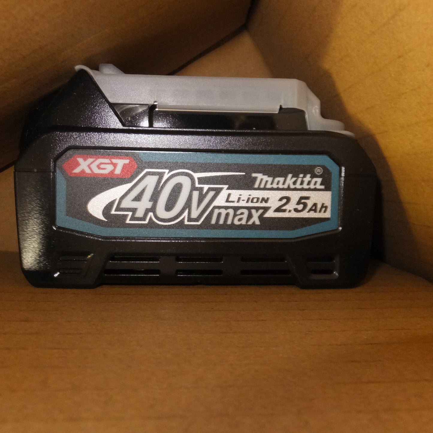 ●複数在庫有●[送料無料] 未使用★マキタ makita 充電式クリーナ CL003GRDW 白 40Vmax サイクロン一体式 ワンタッチスイッチ★