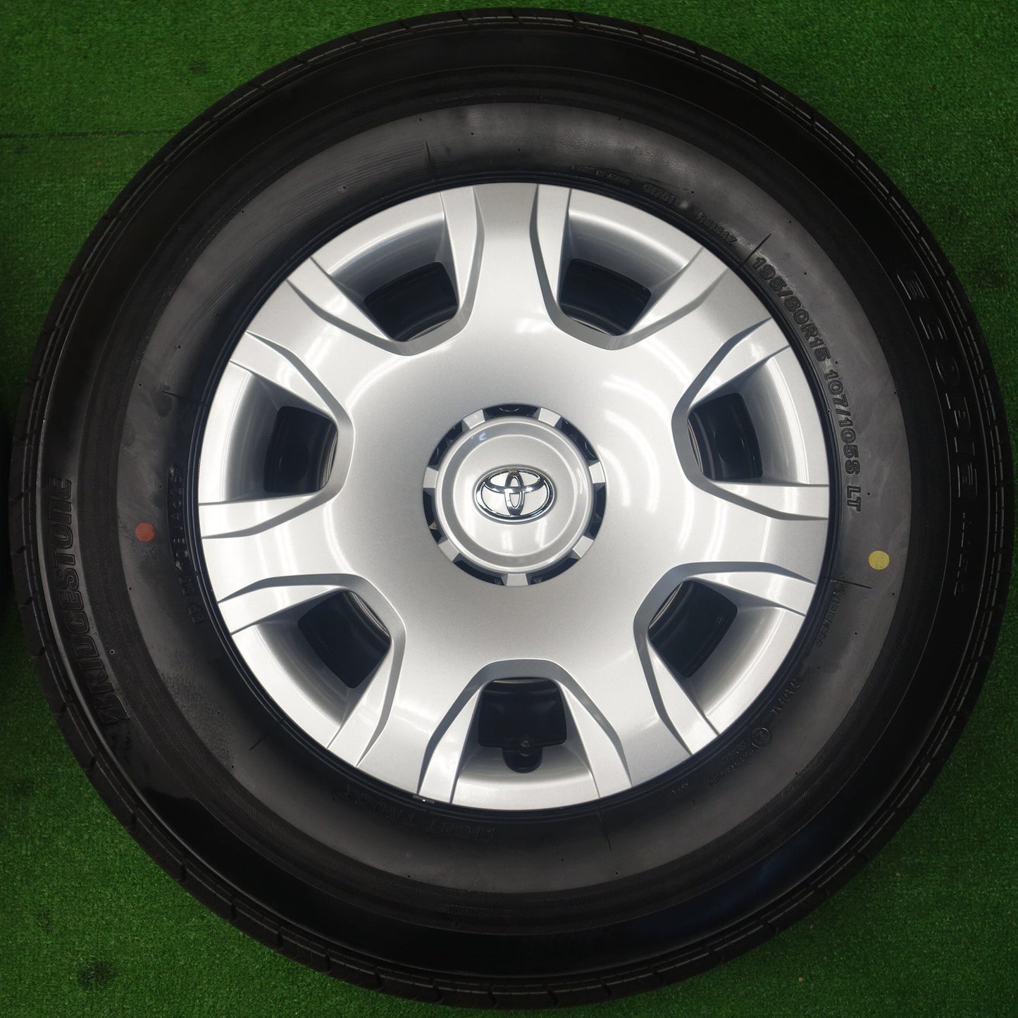 新車外し！25年★トヨタ 200系 ハイエース 純正 スチール 195/80R15 107/105S ブリヂストン エコピア RD613 15インチ PCD139.7/6H★6022505KTノ