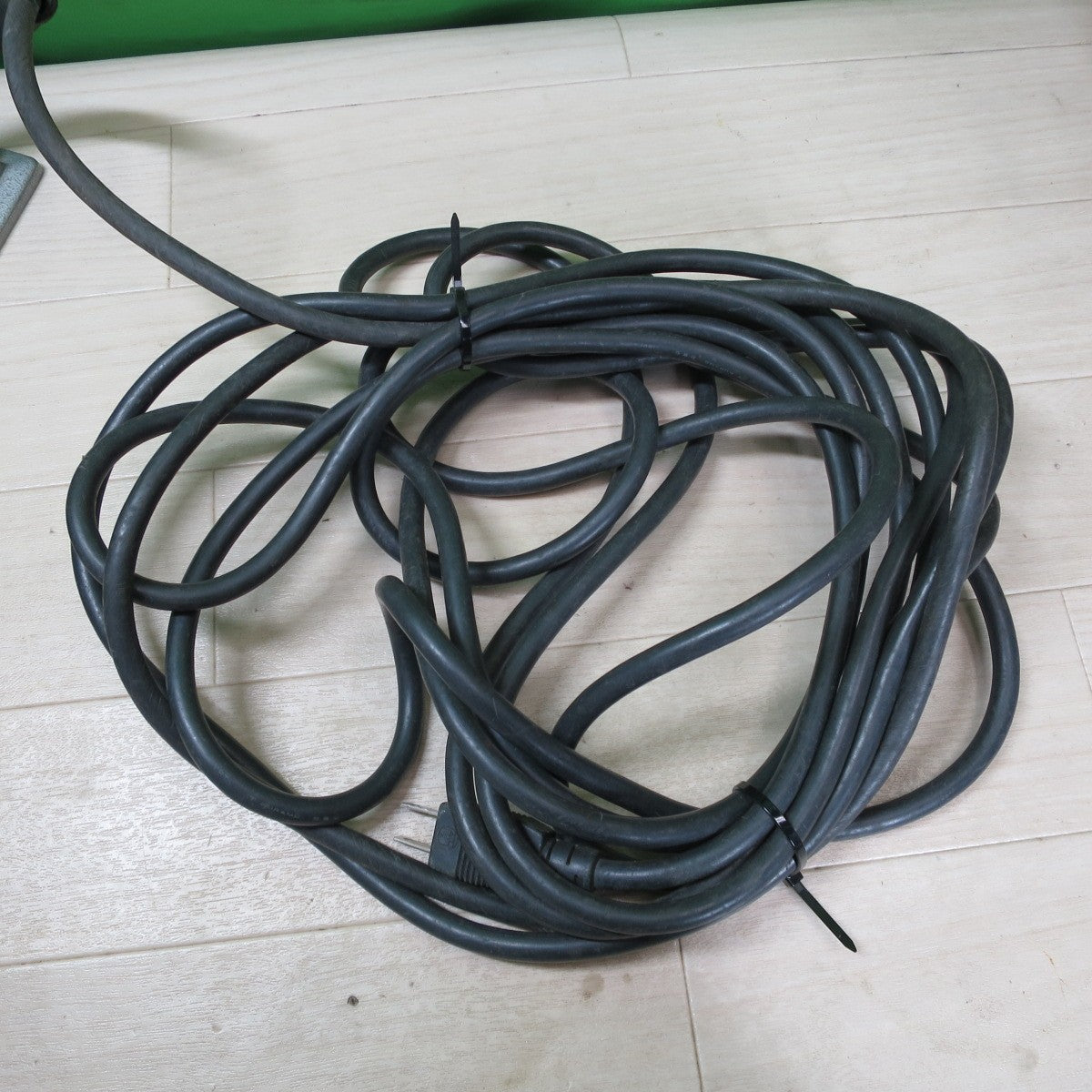 [送料無料] ☆マキタ 電気 カンナ 170mm 1806B 電動 工具 コード式 DIY 研摩 研磨 機 切削 かんな 鉋 Makita☆
