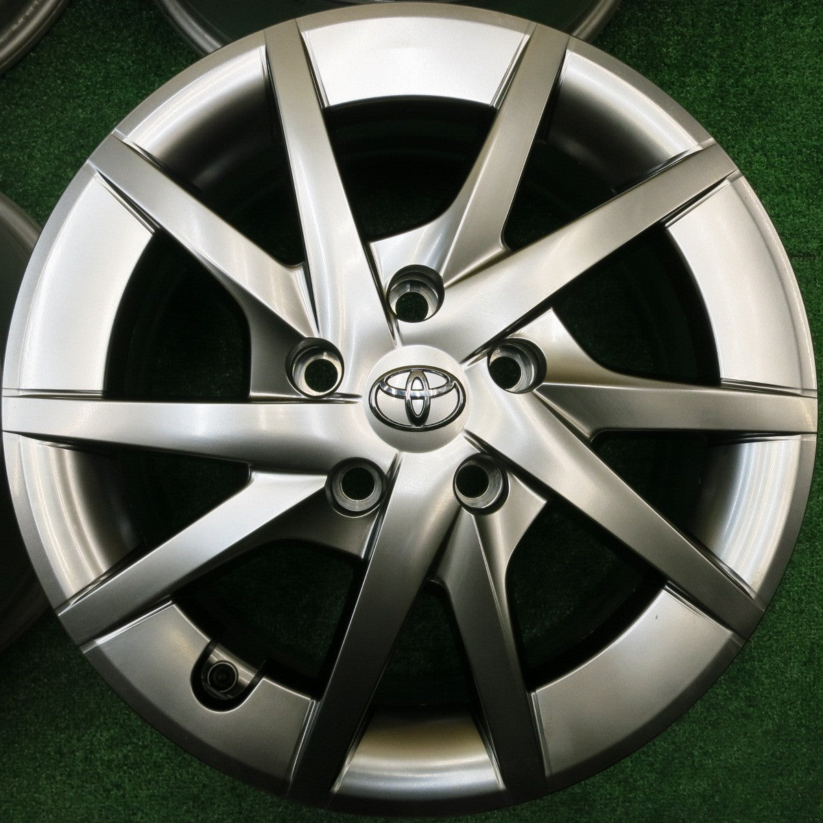 新車外し★トヨタ プリウスα 純正 ホイール 16インチ 16×6.5J PCD114.3/5H★5101208HAホ