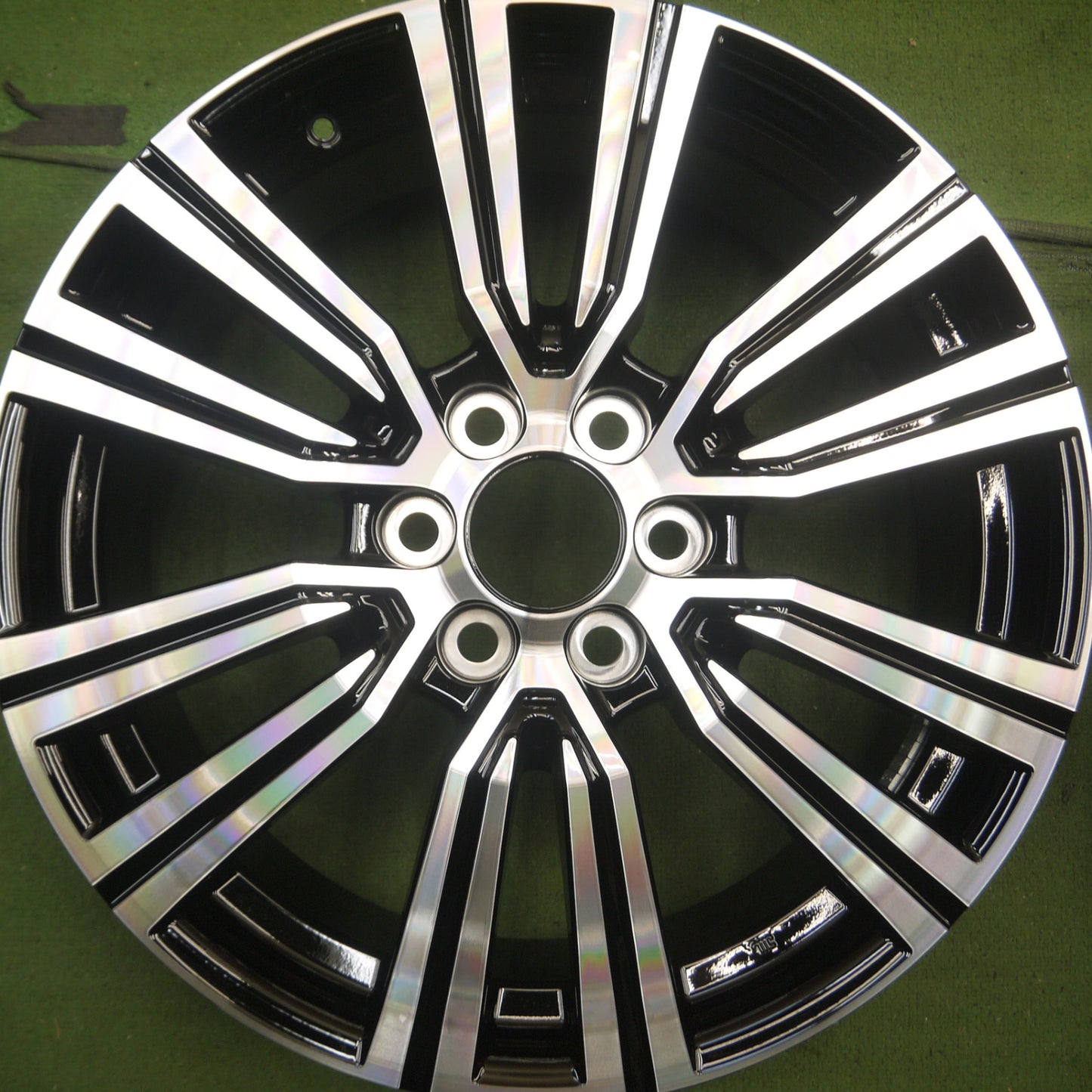 *送料無料* 新車外し★レクサス LX 600 純正 ホイール 22インチ 22×8J PCD139.7/6H★4062505Hホ