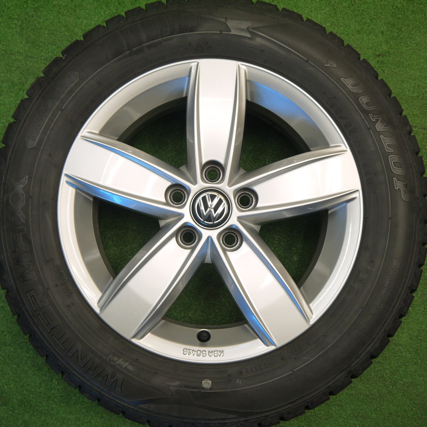 バリ溝！キレイ！8.5分★ワーゲン ポロ 純正 185/65R15 スタッドレス ダンロップ ウインターマックス WM02 15インチ PCD100/5H★5102906Hス