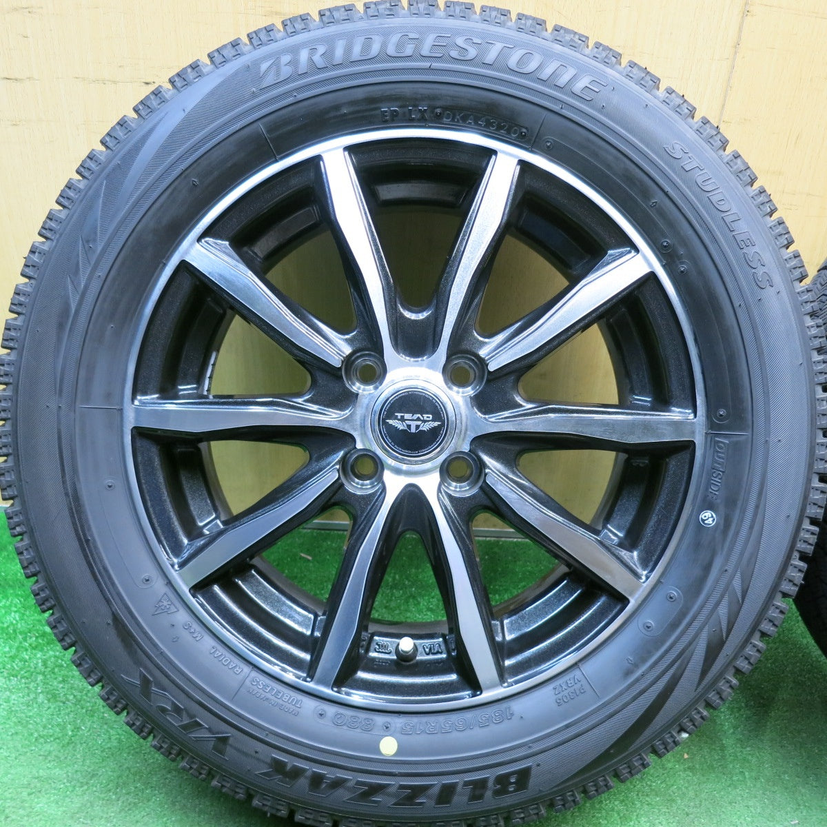バリ溝！キレイ！9.5分★スタッドレス 185/65R15 ブリヂストン ブリザック VRX TEAD テッド 15インチ PCD100/4H★6031517HAス