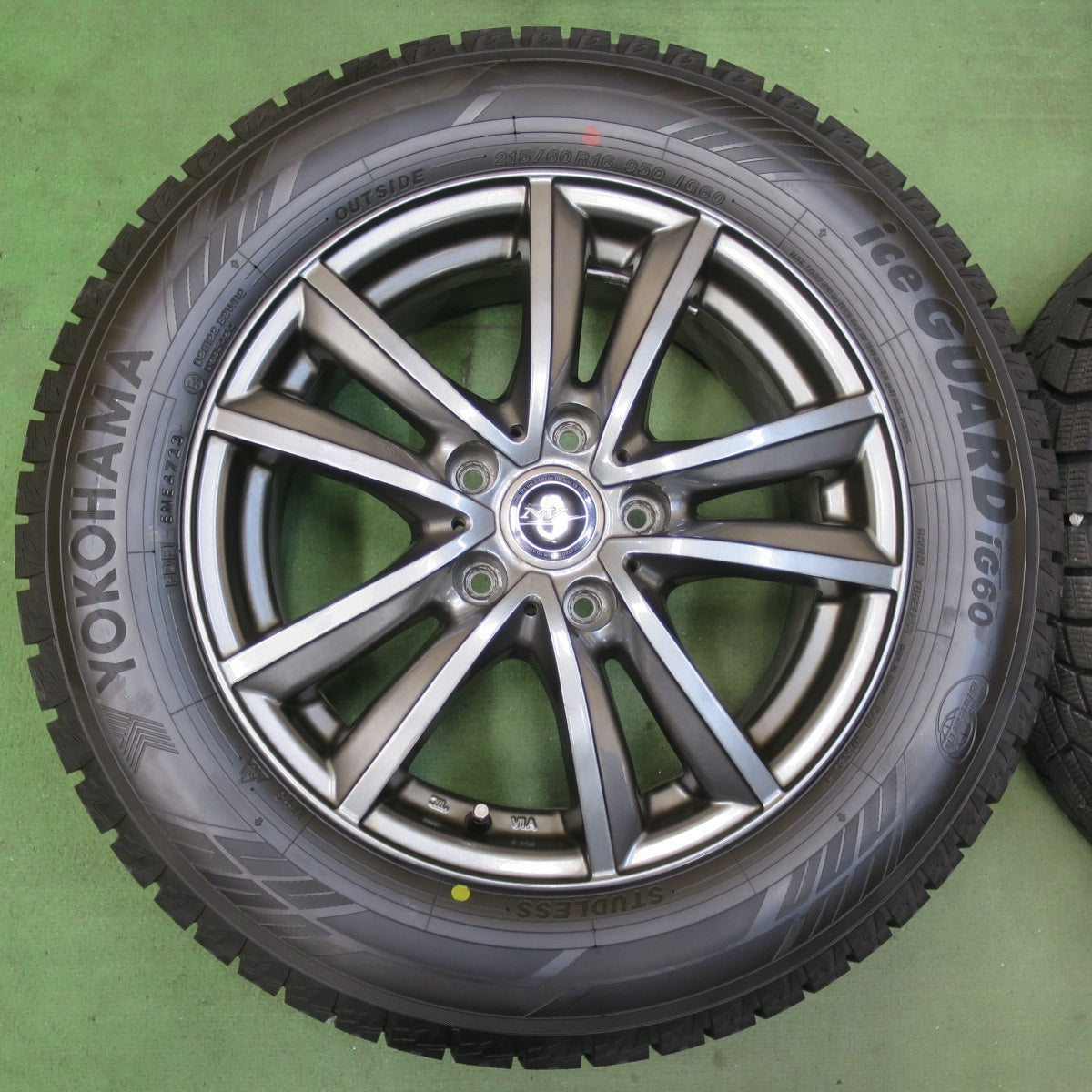 バリ溝！23年！キレイ！9.5分以上★スタッドレス 215/60R16 ヨコハマ アイスガード iG60 NIRVANA NV ニルバーナ ニルヴァーナ 16インチ PCD114.3/5H★5111805イス