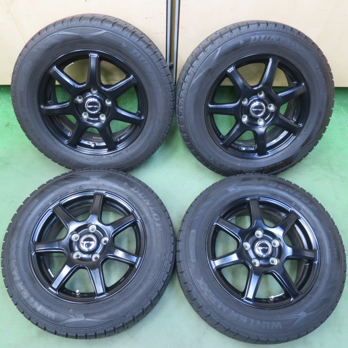 バリ溝！23年！キレイ！9分◎スタッドレス 195/65R15 ダンロップ ウインターマックス WM02 PRD 社外 アルミ 15インチ PCD114.3/5H◎6071103イス