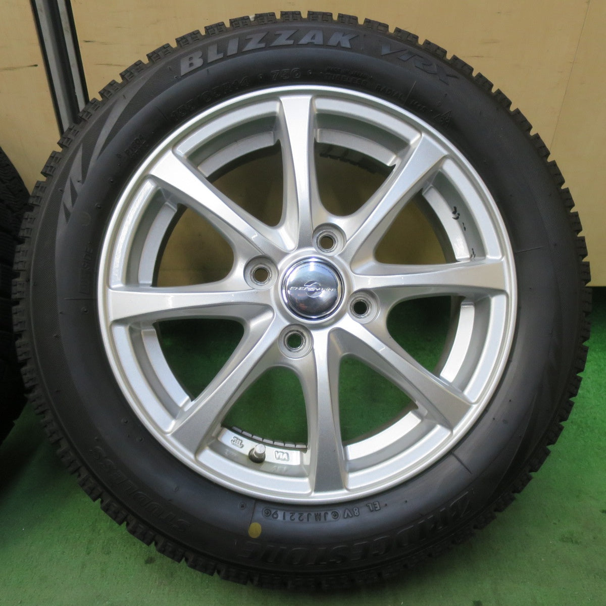 バリ溝！8.5分★スタッドレス 155/65R14 ブリヂストン ブリザック VRX ENERGY LINE エナジーライン 14インチ PCD100/4H★5111503イス