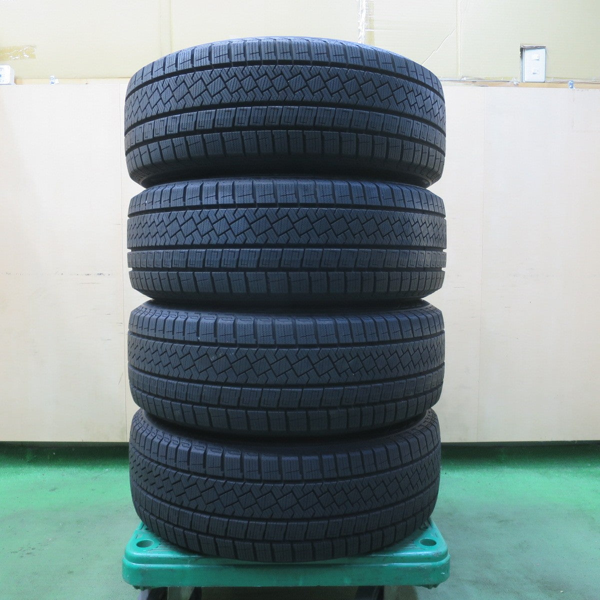 バリ溝！24年！ほぼ10分★ボルボ 等 VST RS 205/60R16 スタッドレス ピレリ アイスゼロ アシンメトリコ 社外 アルミ 16インチ PCD108/5H★6012702イス