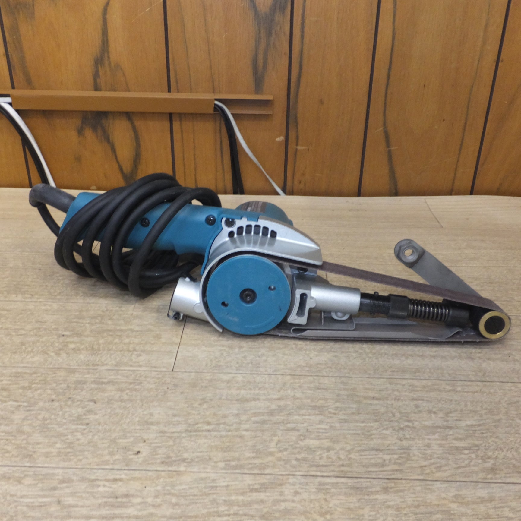 中古 makita マキタ 30mm ベルトサンダ 9031 マキタ 30mmベルトサンダ 