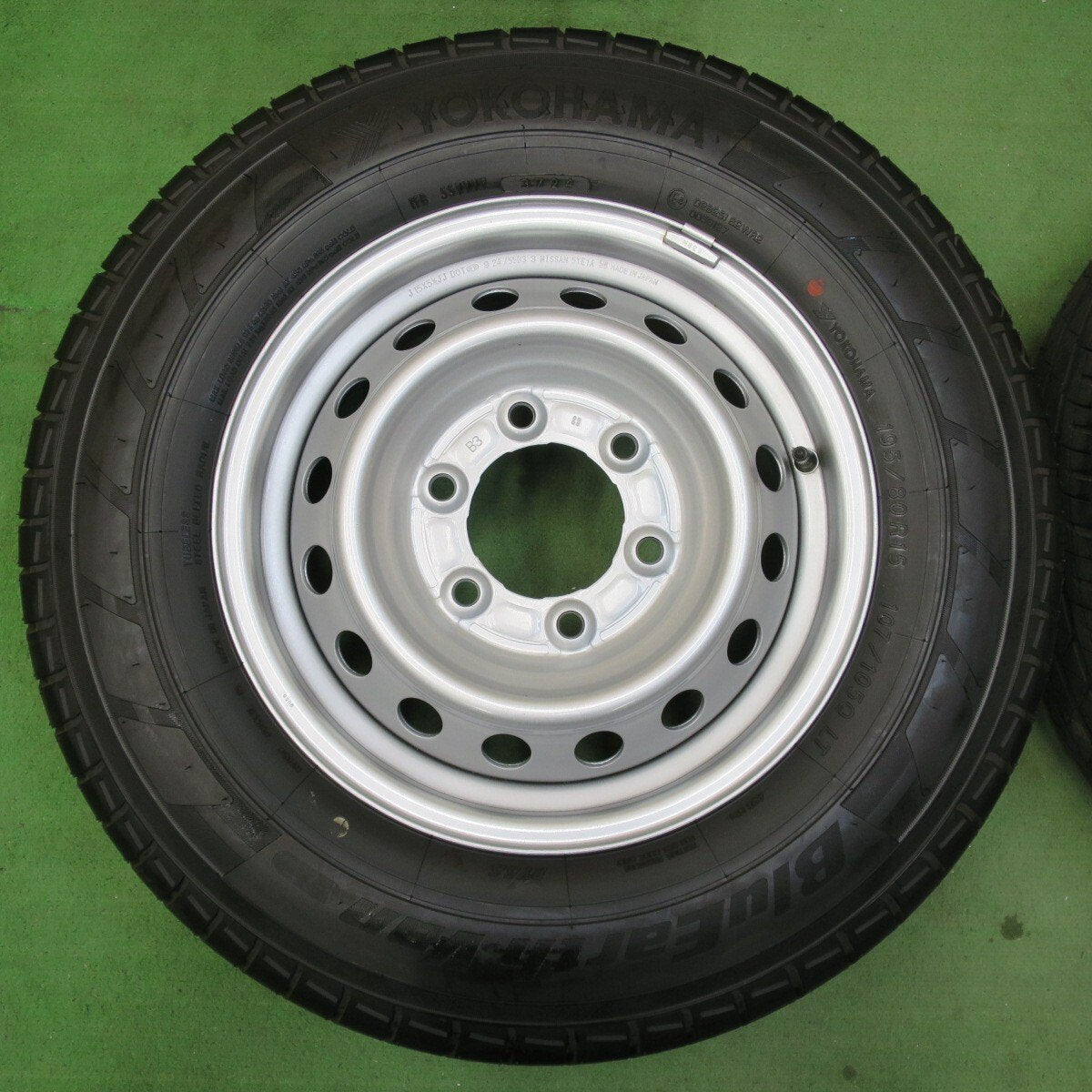 新車外し 24年★日産 キャラバン 純正 スチール 195/80R15 107/105Q ヨコハマ BluEarth-Van RY55 PCD139.7/6H★5040404イノ