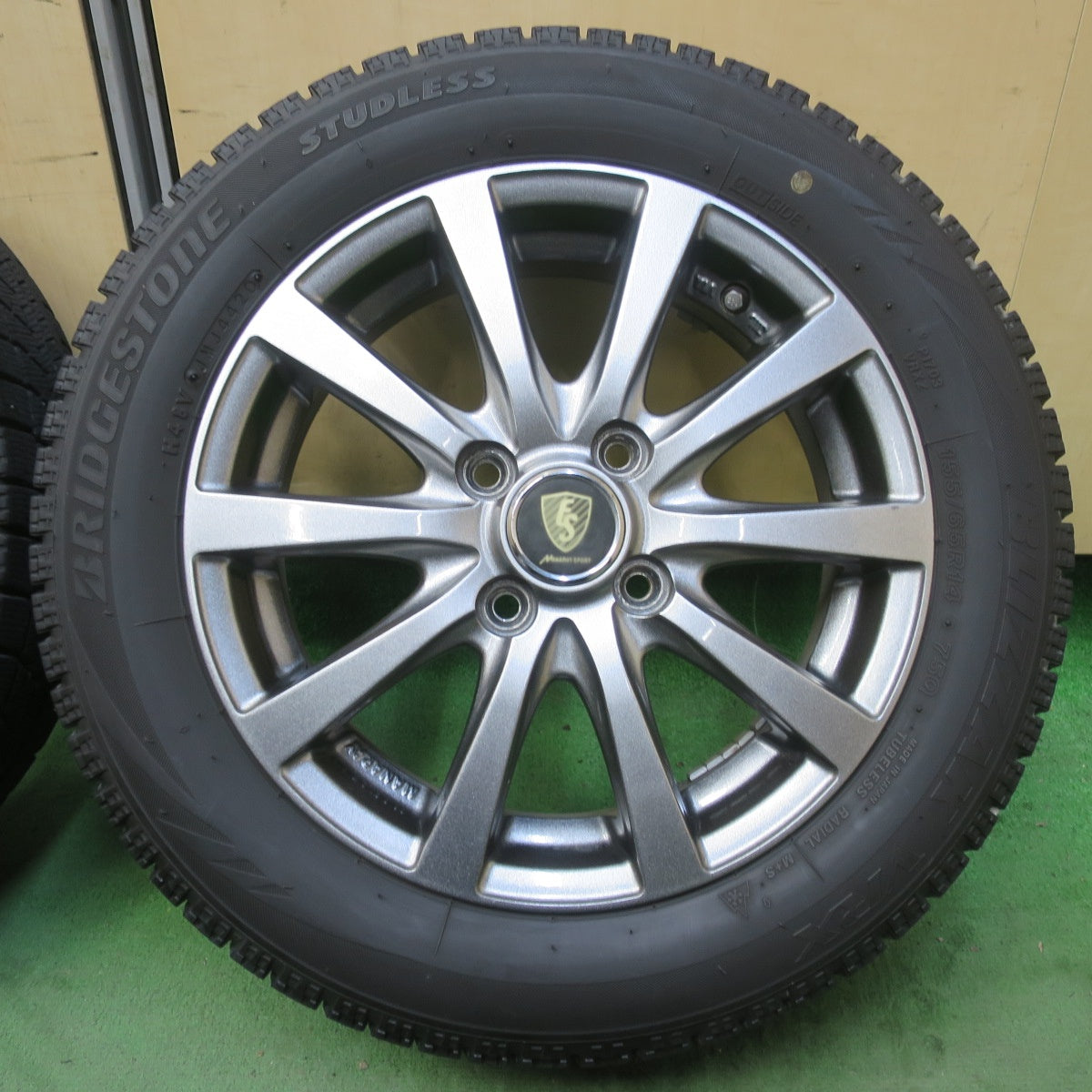 バリ溝！キレイ！8.5分★スタッドレス 155/65R14 ブリヂストン ブリザック VRX MANARAY SPORT マナレイ スポーツ 14インチ PCD100/4H★6060901イス
