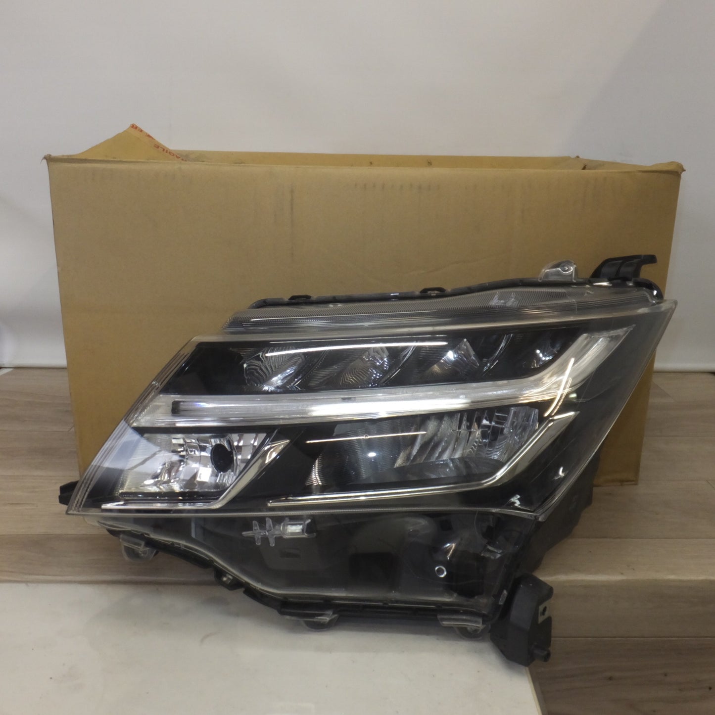 [送料無料] ★トヨタ TOYOTA 純正 タンクカスタム M900A LEDヘッドライト STANLEY W3917 左★