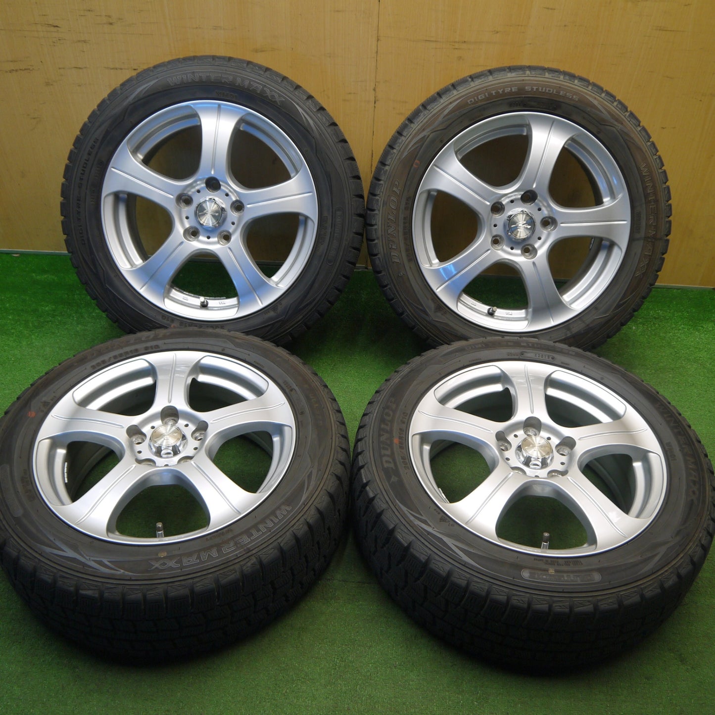 バリ溝！キレイ！9.5分★スタッドレス 205/55R16 ダンロップ ウインターマックス WM01 JOKER KING ジョーカー キング 16インチ PCD114.3/5H★6020904Hス