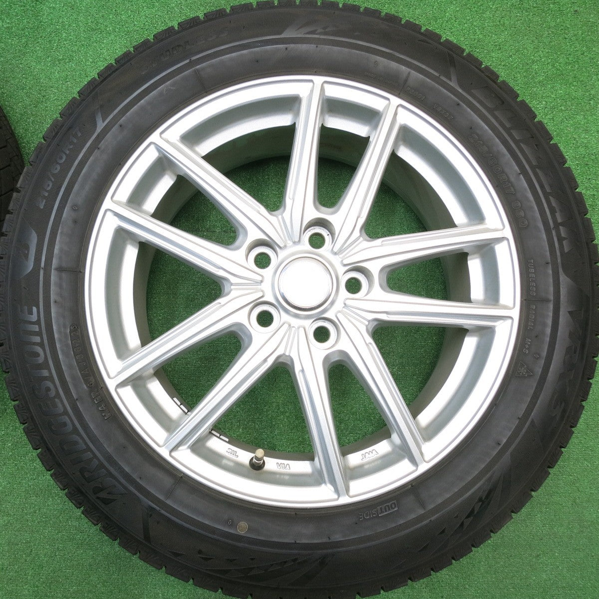 バリ溝！22年！キレイ！9分★スタッドレス 215/60R17 ブリヂストン ブリザック VRX3 ECO FORME エコフォルム 17インチ PCD114.3/5H★5110602HAス