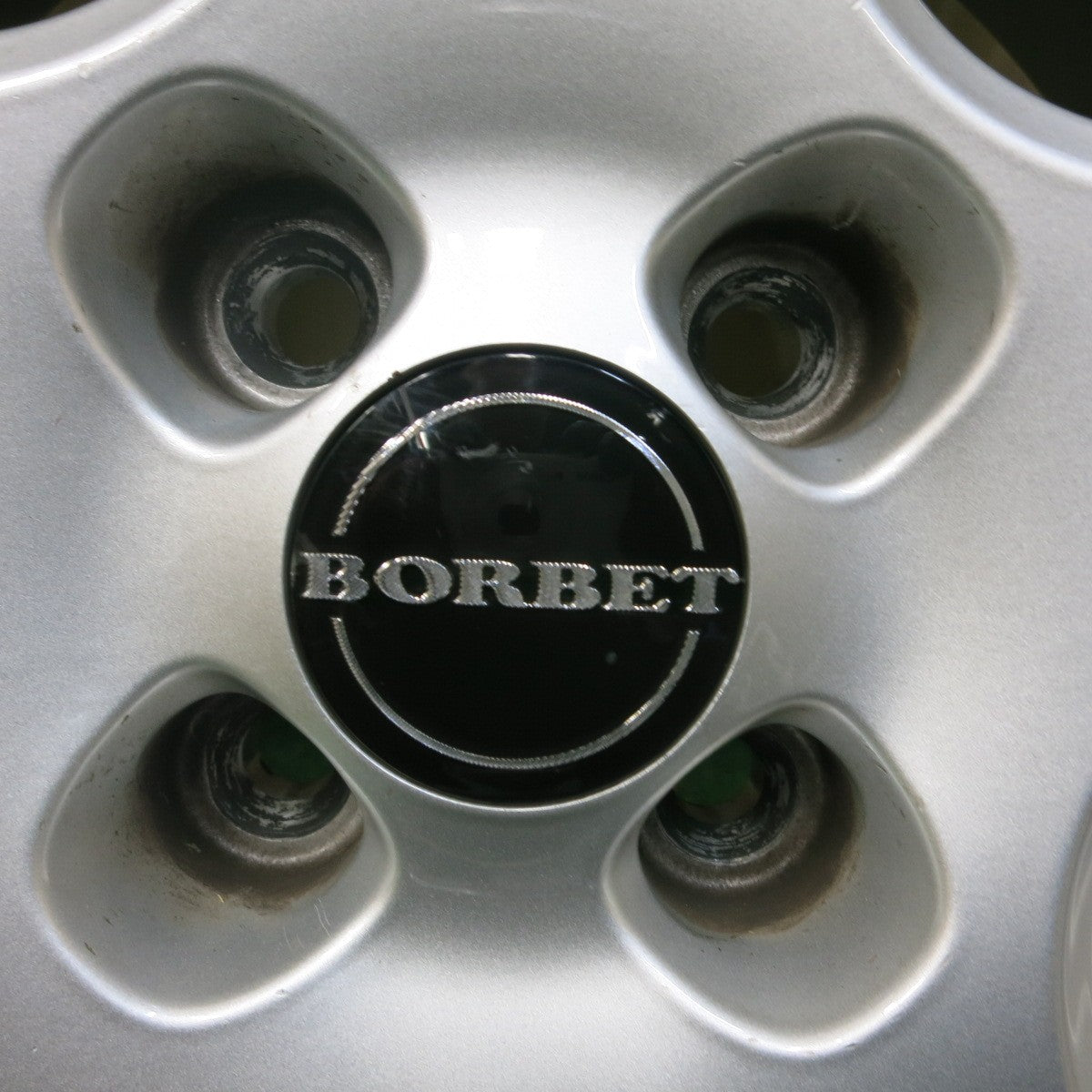 [送料無料] バリ溝！21年！キレイ！9.5分★FIAT フィアット 500 等 BORBET 185/55R15 スタッドレス ブリヂストン ブリザック VRX2 ボルベット PCD98/4H★4111210SYス