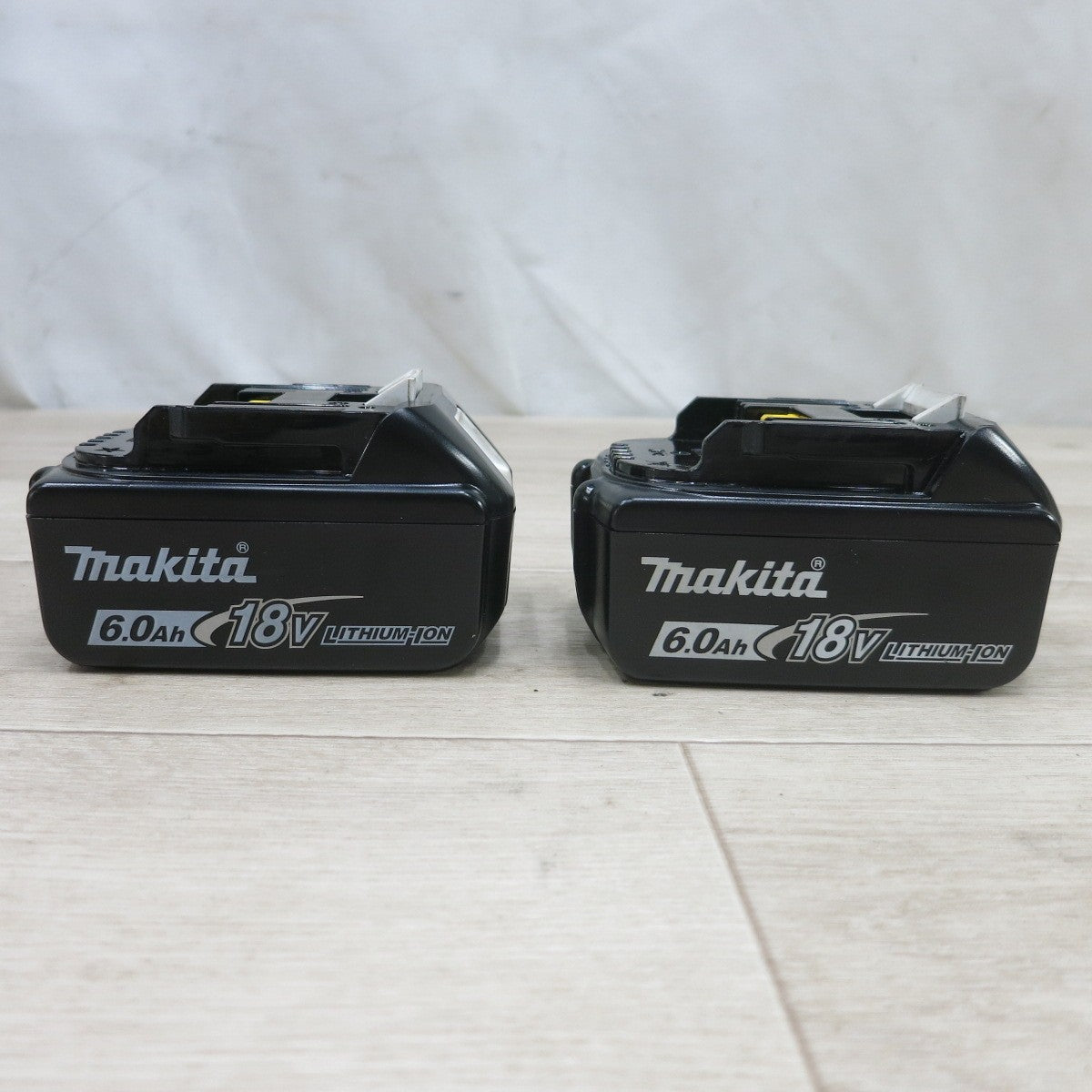 [送料無料] 付属品付き！バッテリー2個◆マキタ ロボット クリーナー RC200D 業務用 掃除機 18V 2口 急速 充電器 DC18RD makita◆