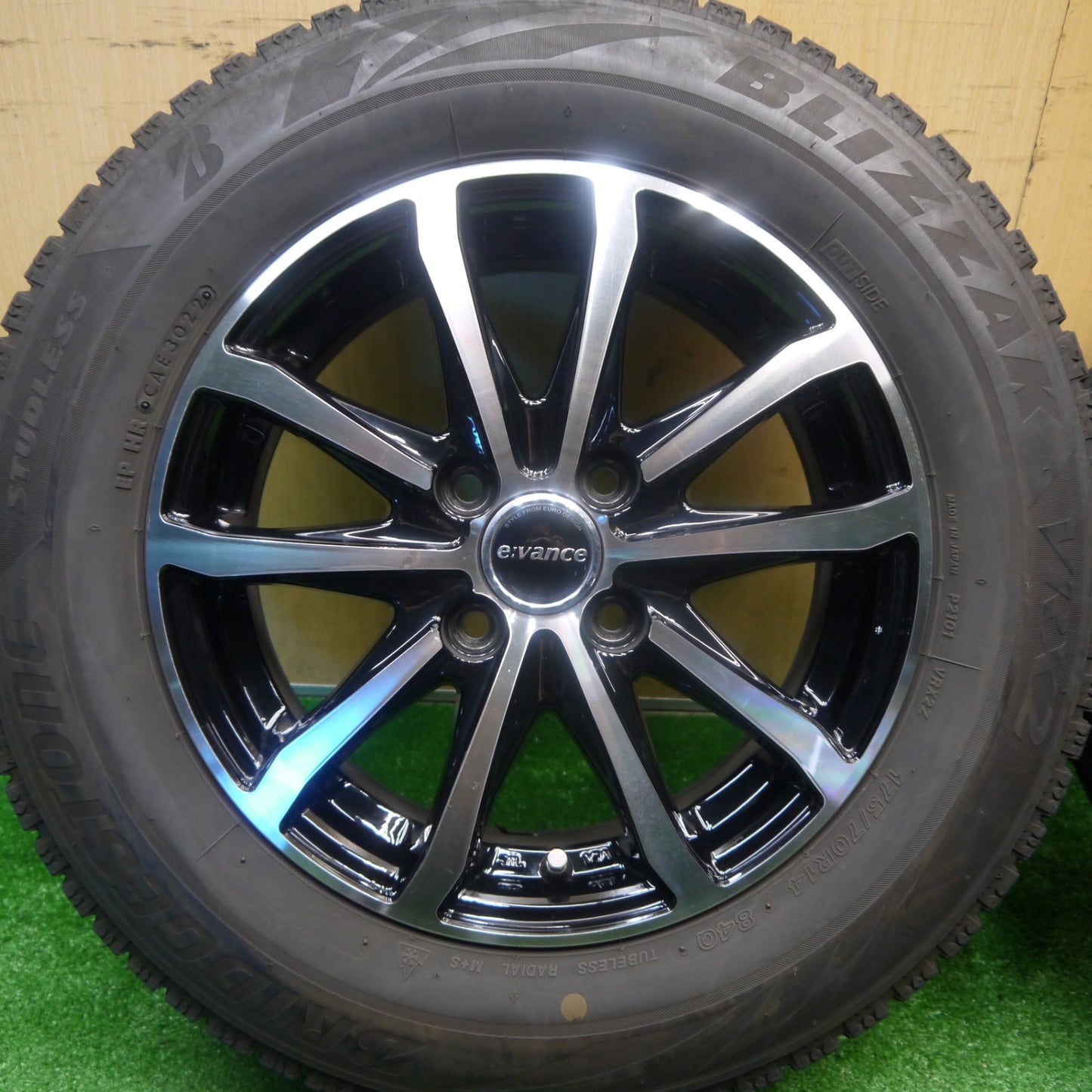 4本価格！23年★スタッドレス 175/70R14 ブリヂストン ブリザック VRX2 evance HA1 エヴァンス 14インチ PCD100/4H★5111008Hス