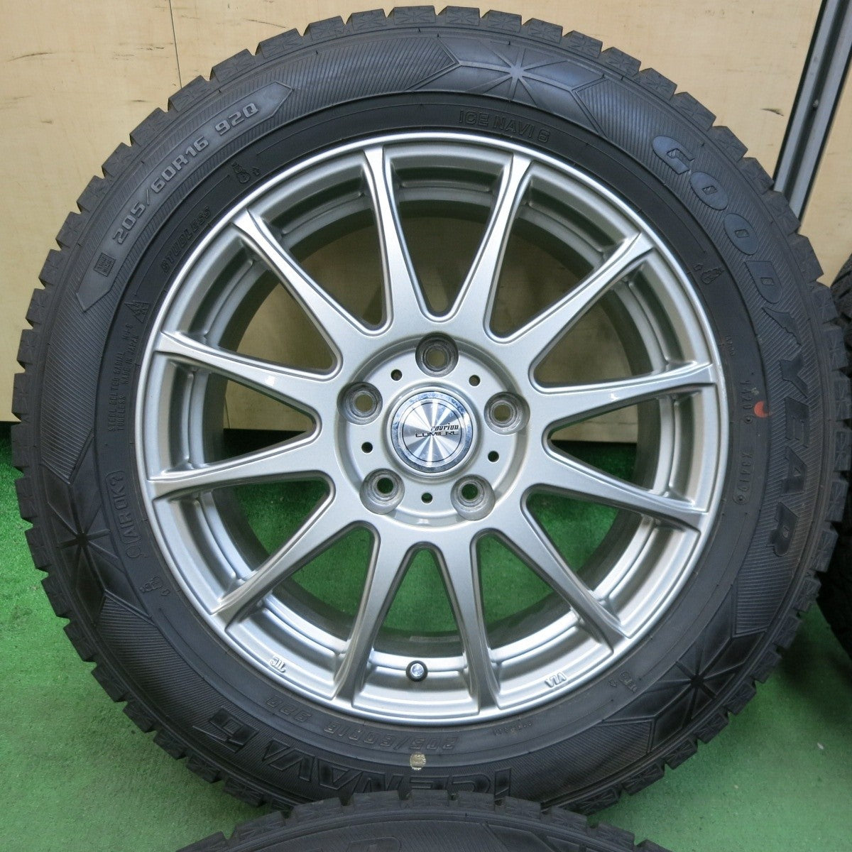 バリ溝！9分★スタッドレス 205/60R16 グッドイヤー アイスナビ6 ravrion LUMIERE 16インチ PCD114.3/5H★5010810SYス